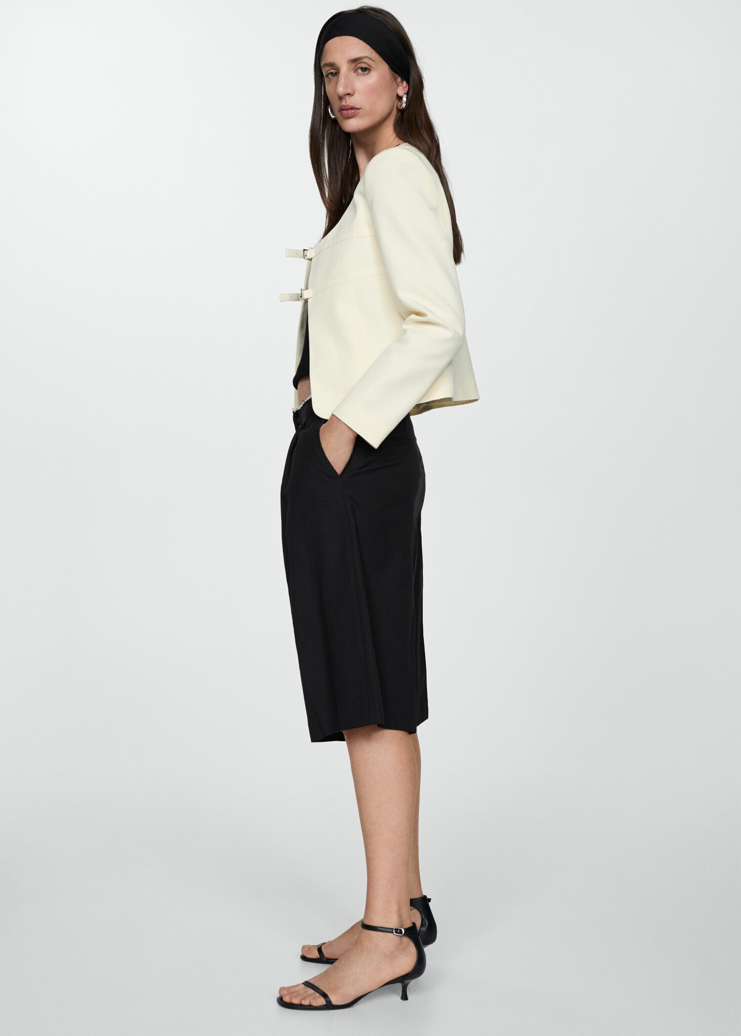 Bermuda shorts with contrast trim - Details of the article 1