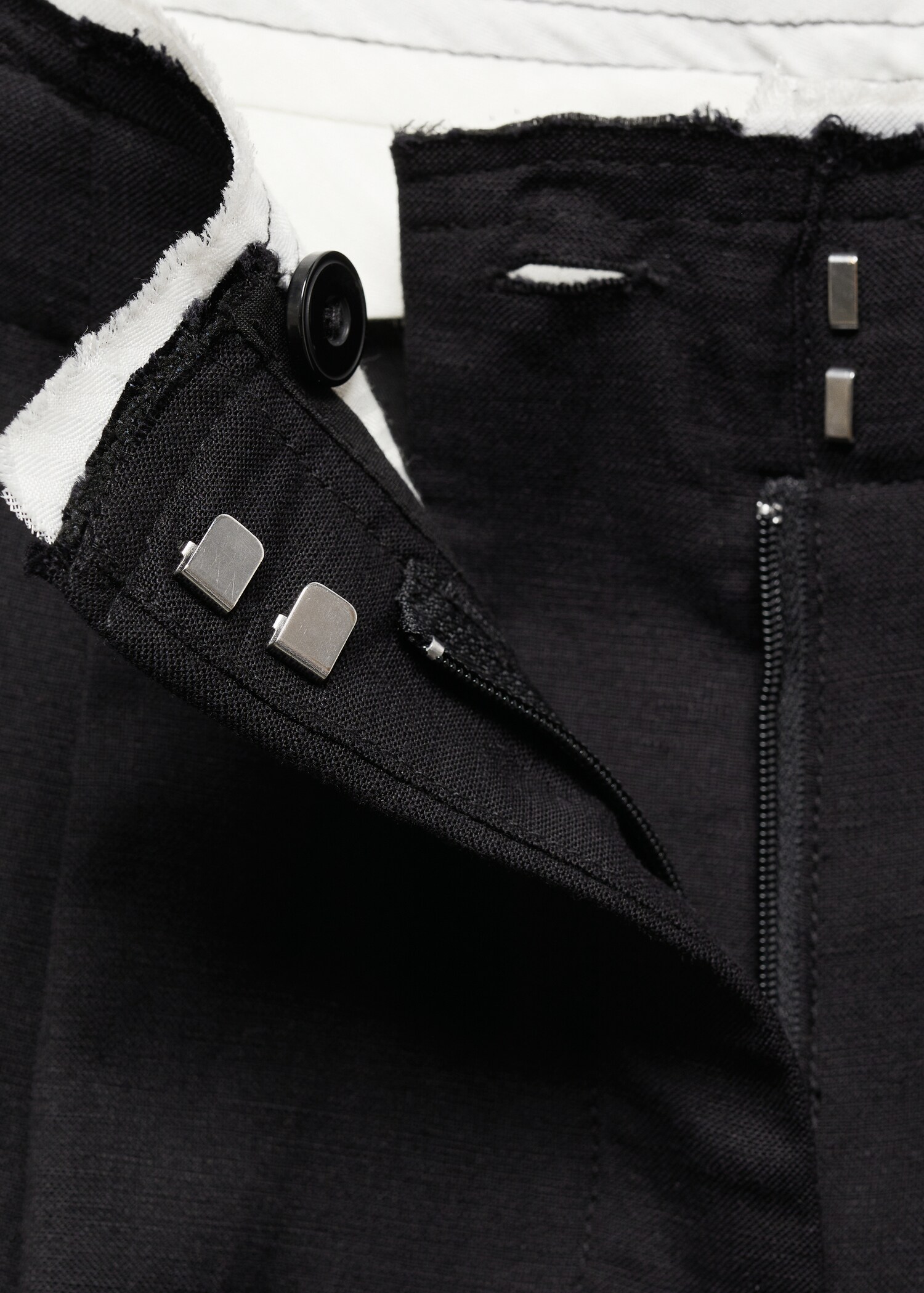 Bermuda shorts with contrast trim - Details of the article 8