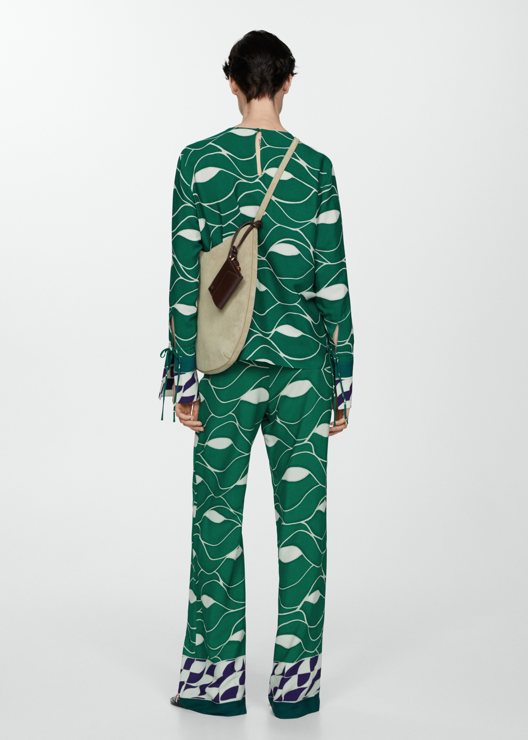 Printed straight trousers - Reverse of the article