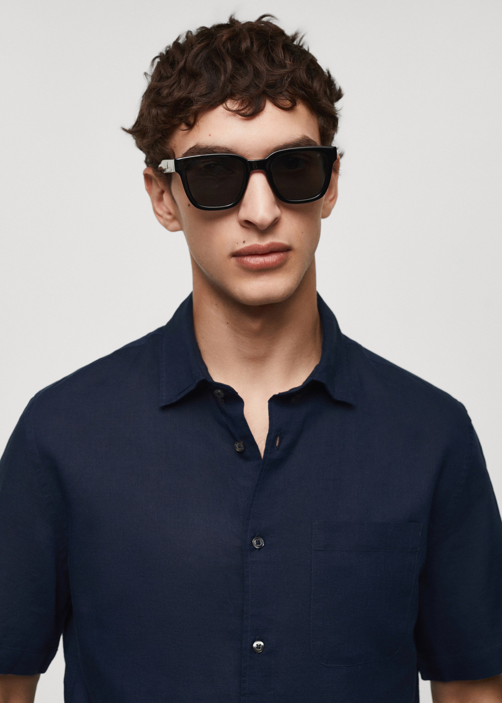 Camisa regular fit lino bolsillo - Detalle del artículo 1