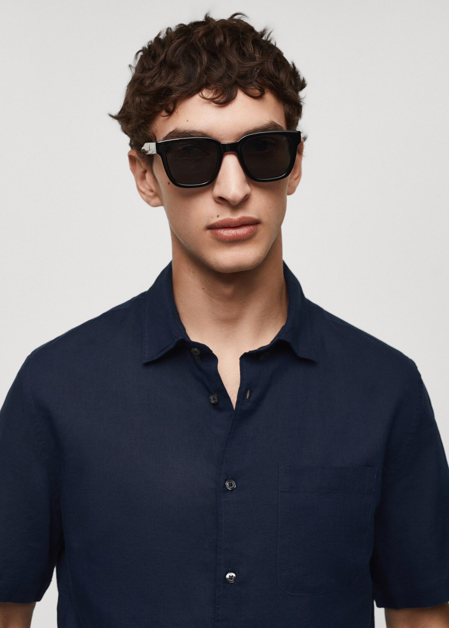 Regular-fit linen shirt with pocket - Details of the article 1