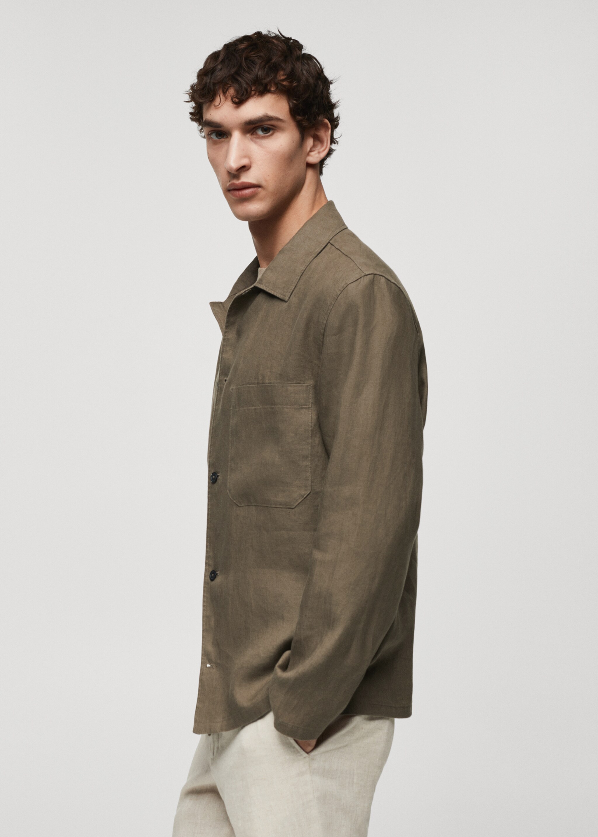 Regular-fit 100% linen overshirt - Details of the article 2