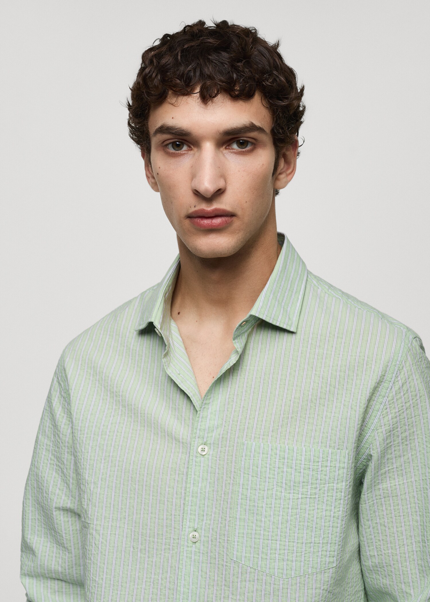 Classic-fit striped seersucker cotton shirt - Details of the article 1