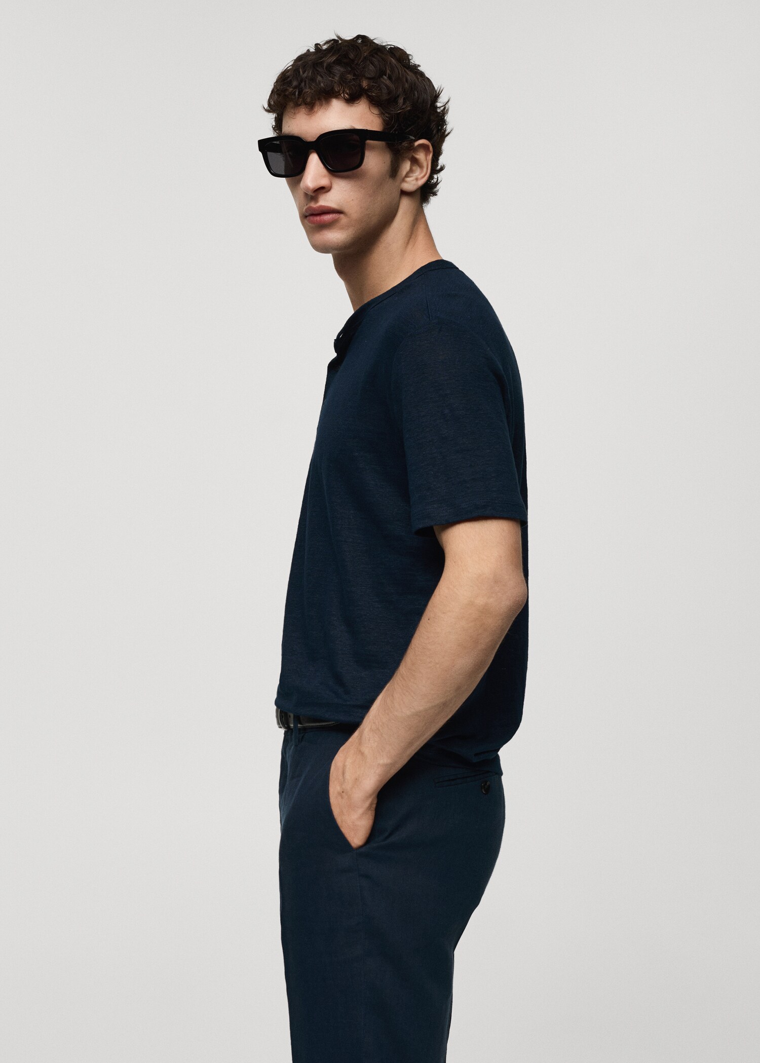 T-shirt slim-fit 100 % lin - Détail de l'article 2