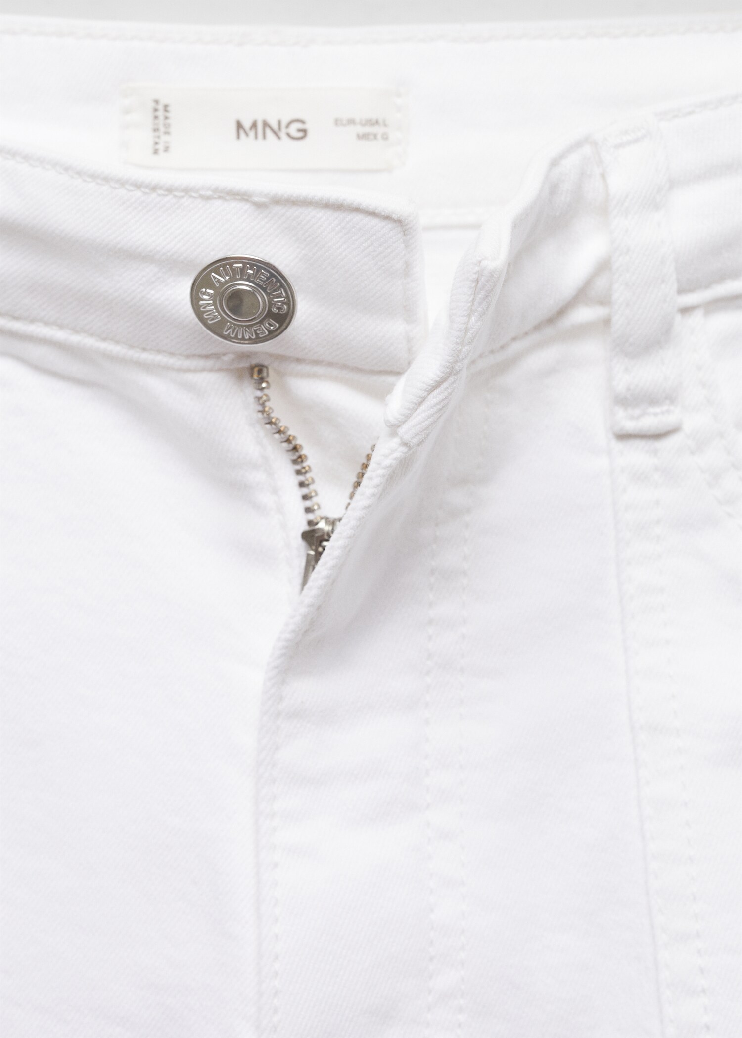 Jeans-Shorts mit mittlerer Bundhöhe - Detail des Artikels 8