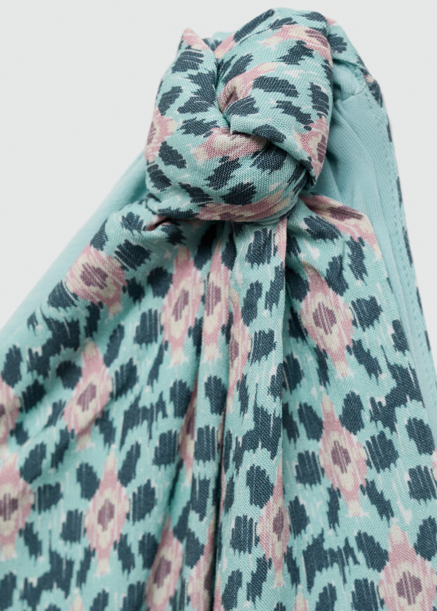 Asymmetric printed top - Details of the article 8