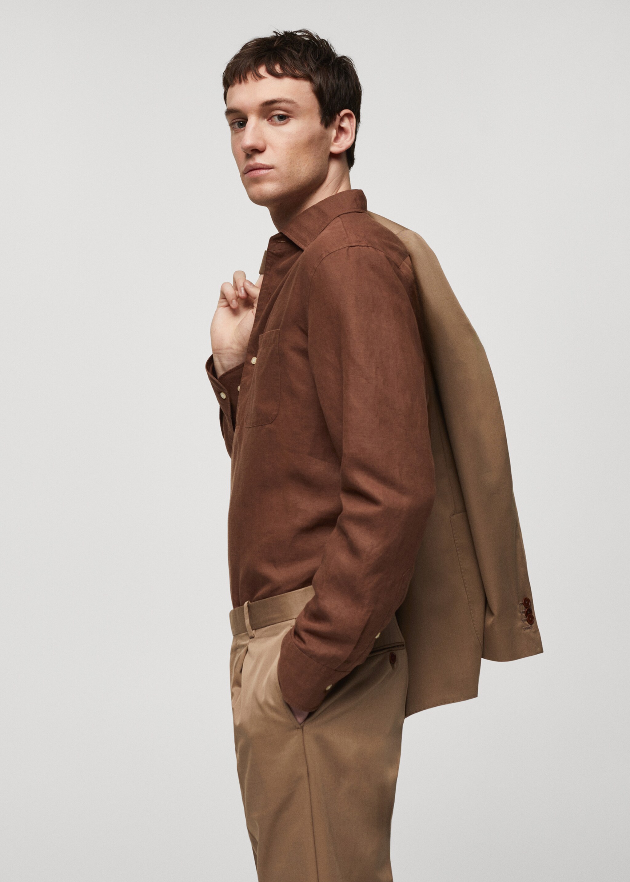 Slim-Fit-Hemd aus Tencel mit Leinen - Detail des Artikels 2, Braun. Ref: 67087907-00.