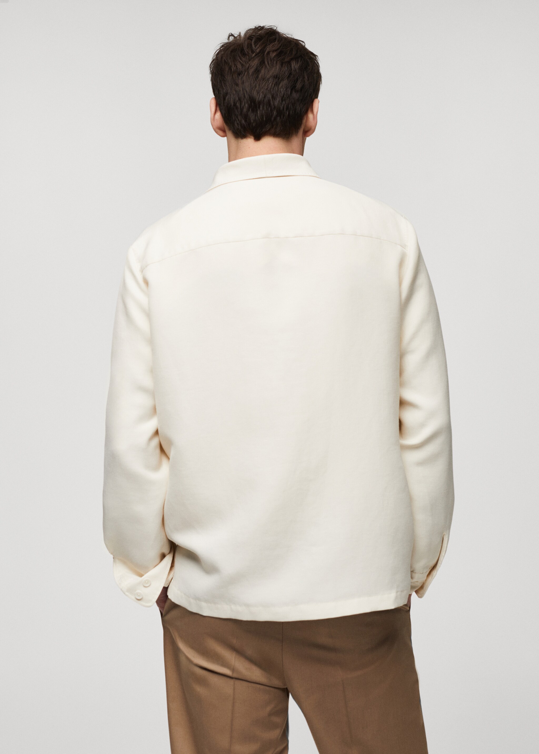 Sobrecamisa lino bolsillos - Reverso del artículo, Blanco roto. Ref: 67088266-00.