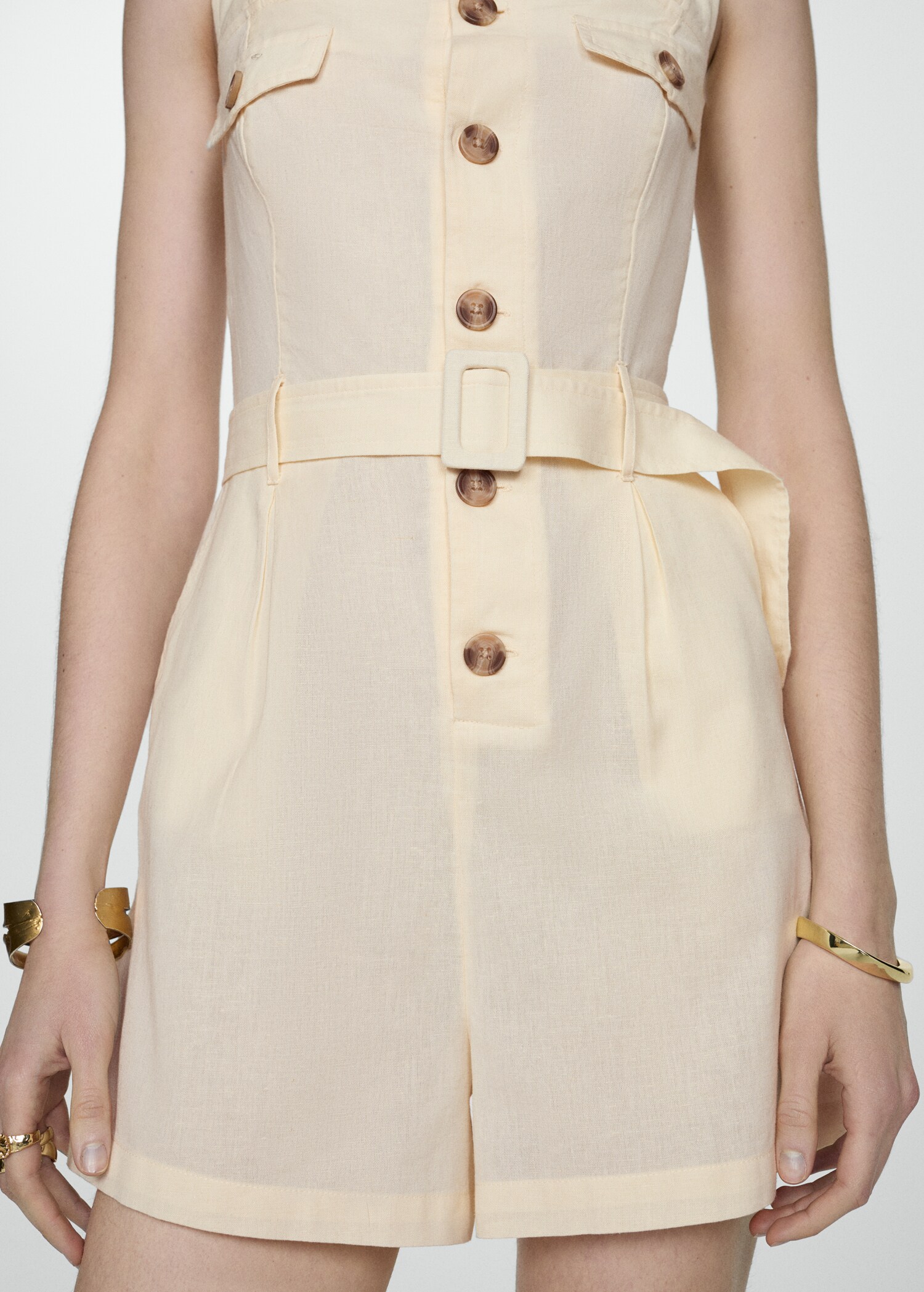 Short jumpsuit with buttons - Details of the article 6