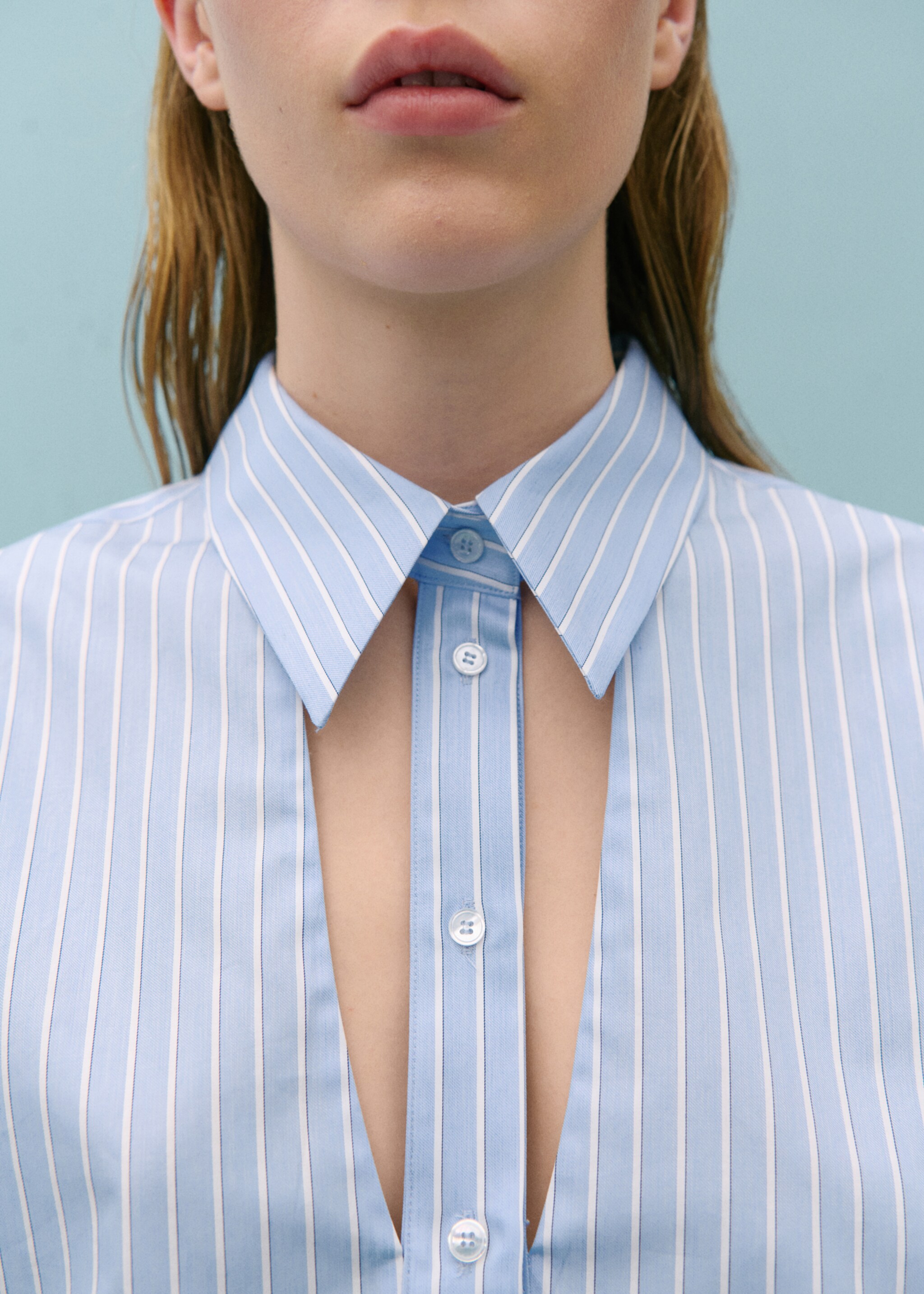 Striped shirt with cut-out - Details of the article 6