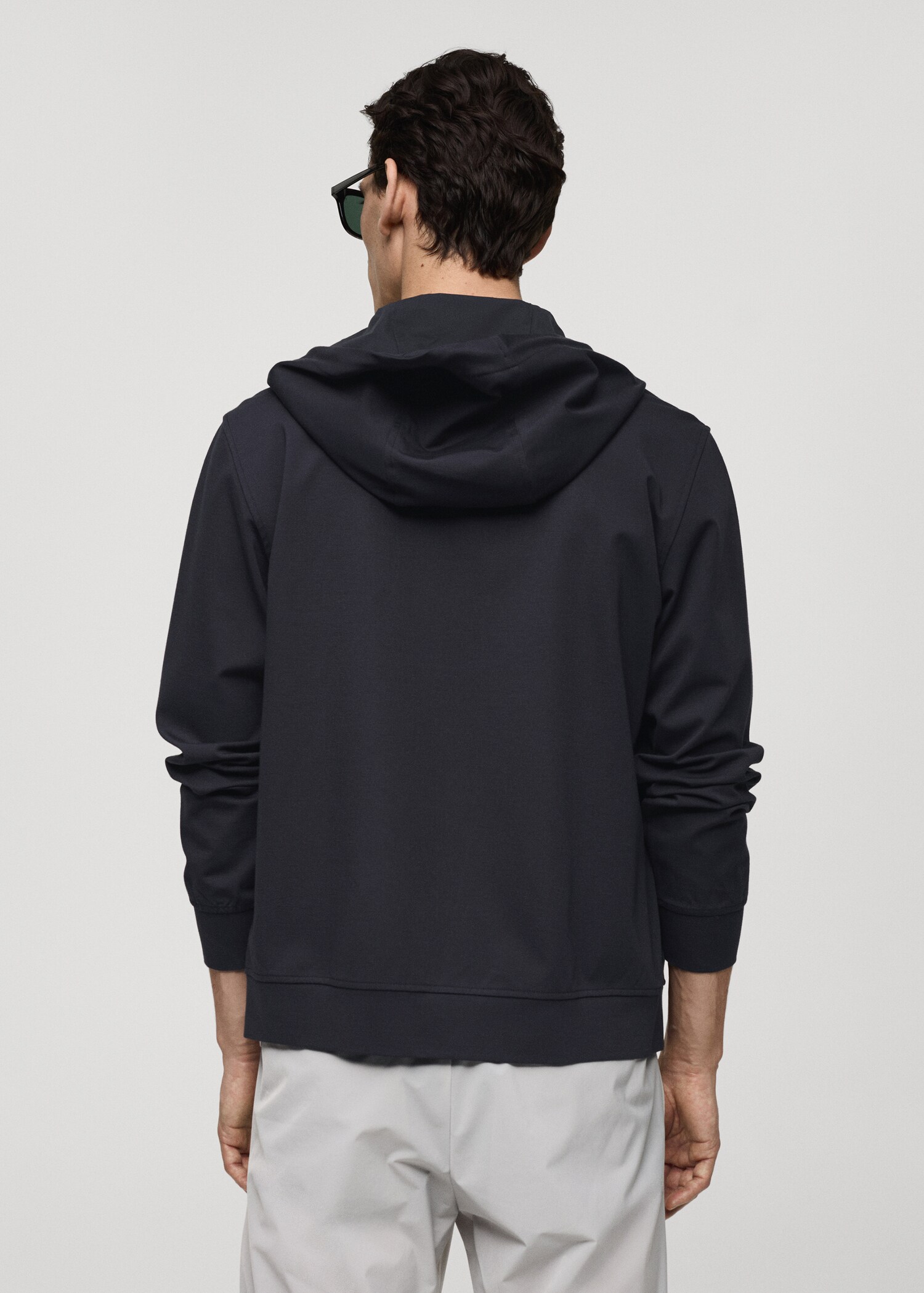 Kapuzensweatshirt aus technischem Stoff - Rückseite des Artikels