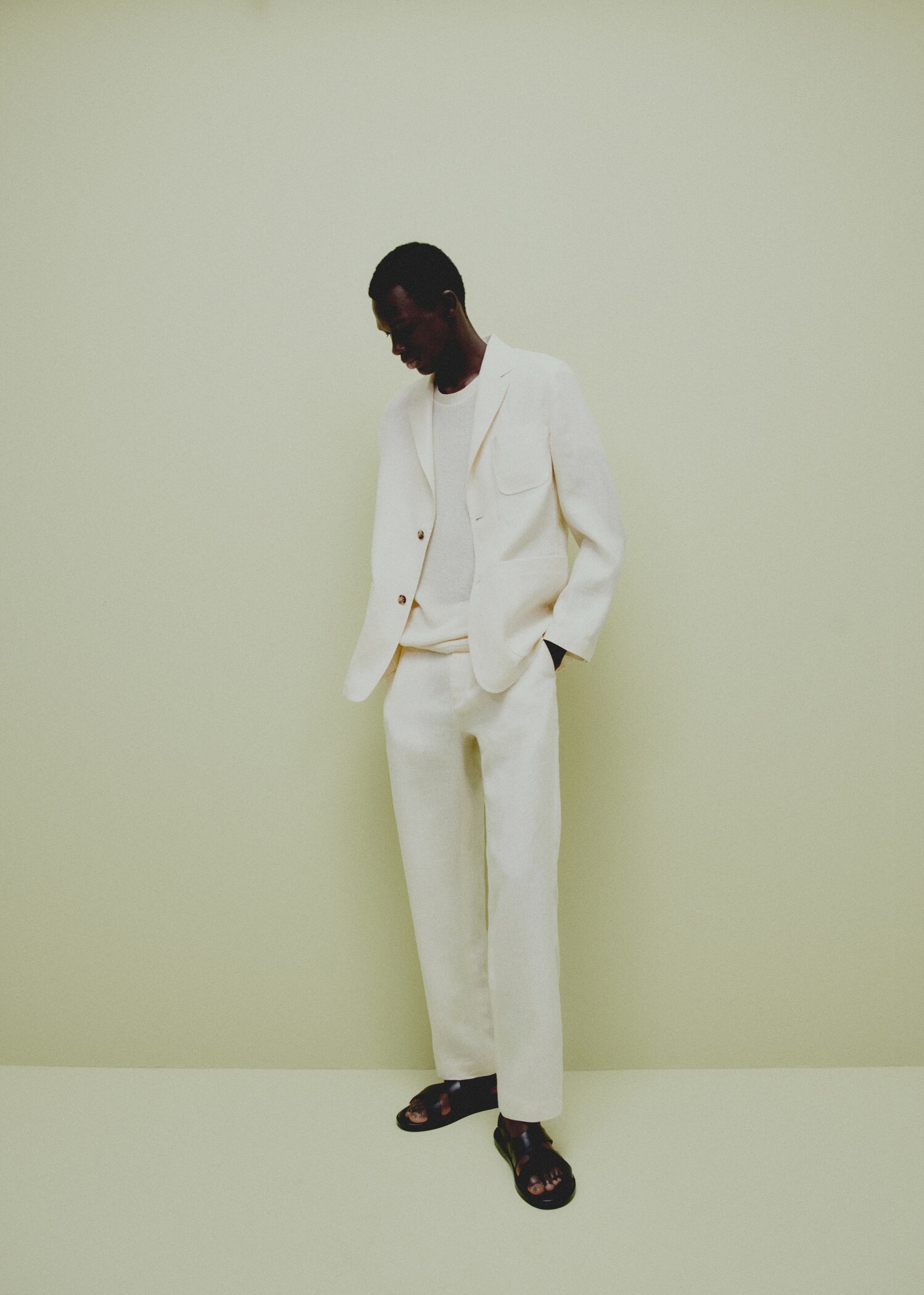 Relaxed-fit 100% linen trousers - Details of the article 5