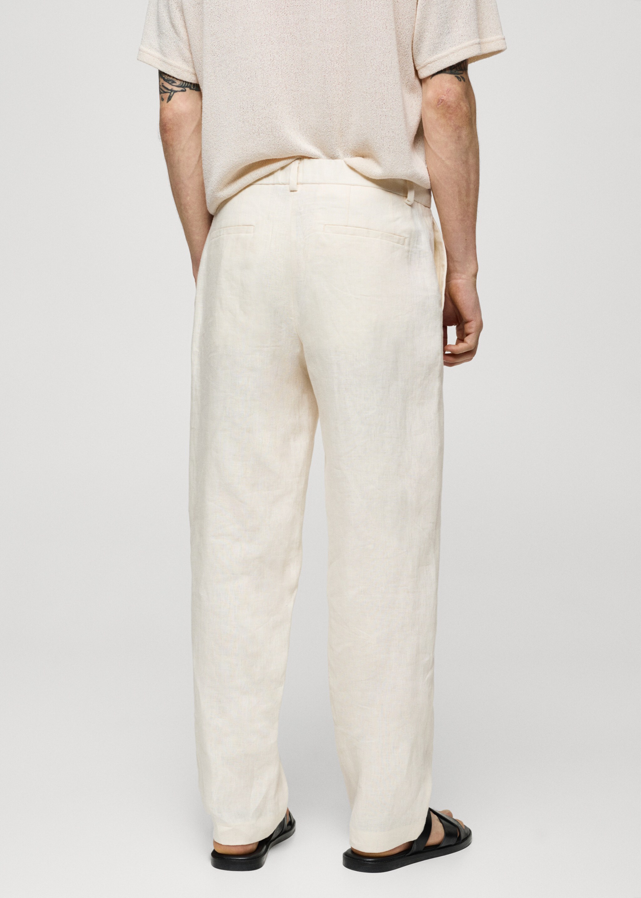 Relaxed-fit 100% linen trousers - Reverse of the article
