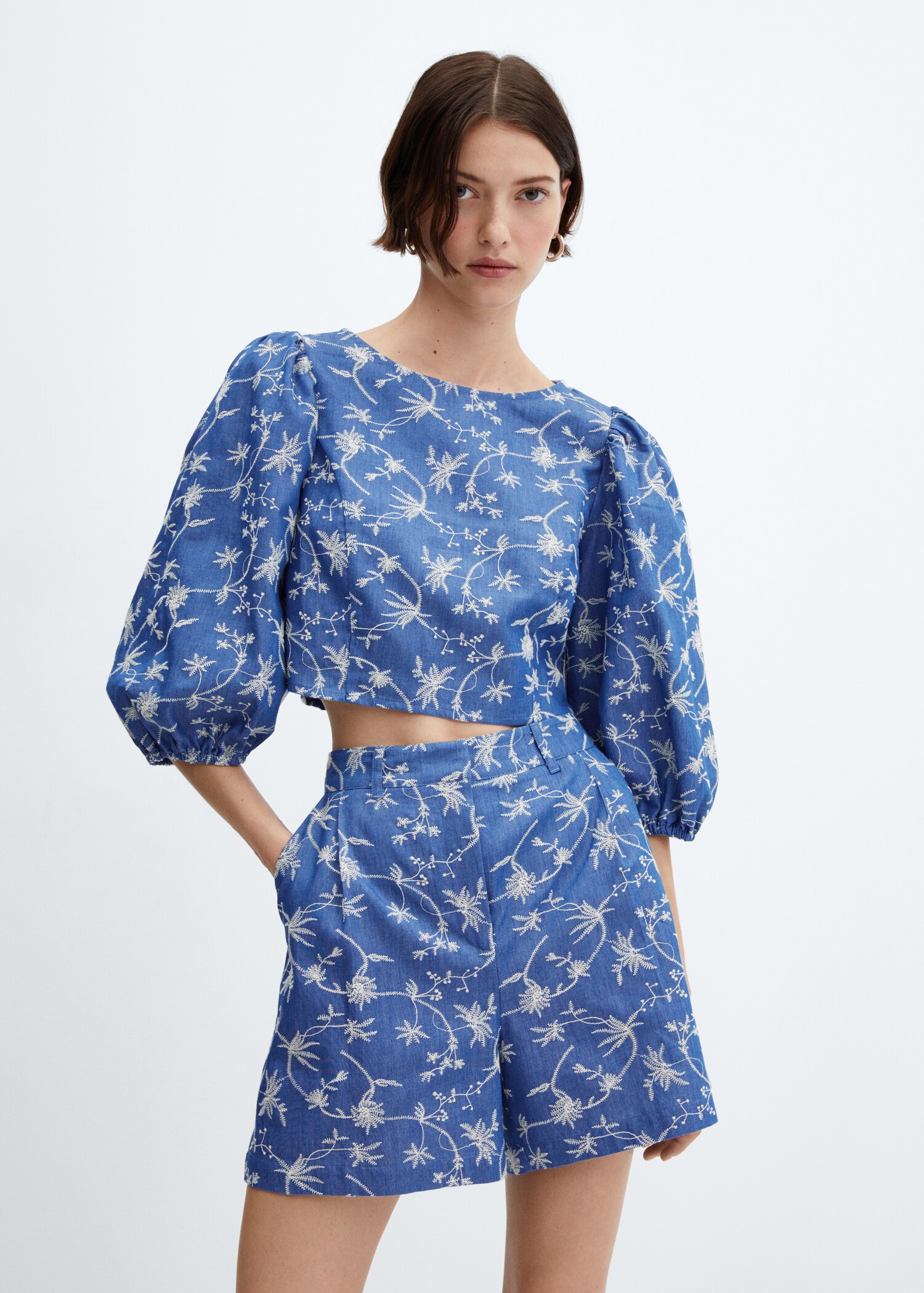 High-waisted embroidered shorts - Medium plane