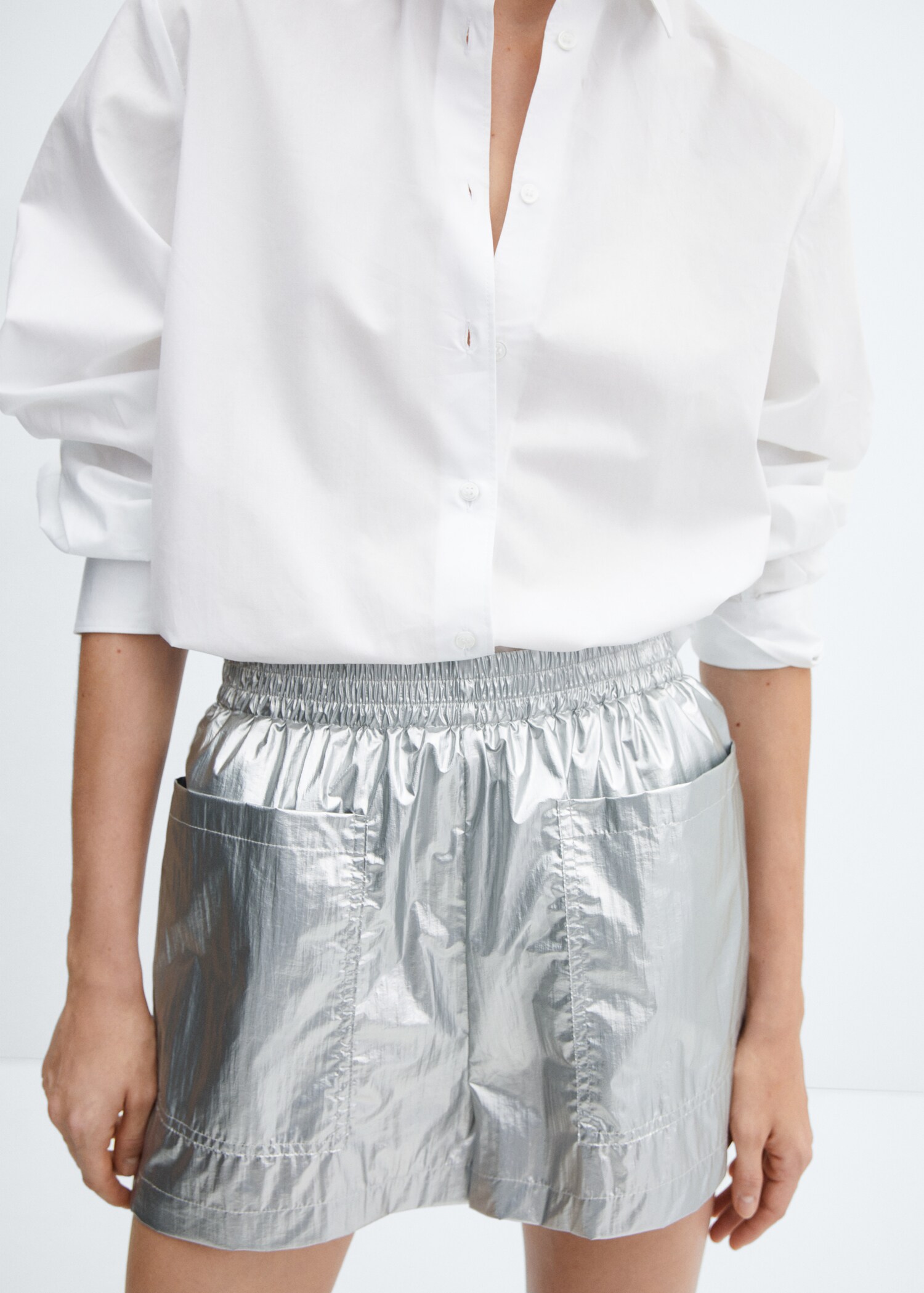 Metallic shorts with elastic waist - Medium plane