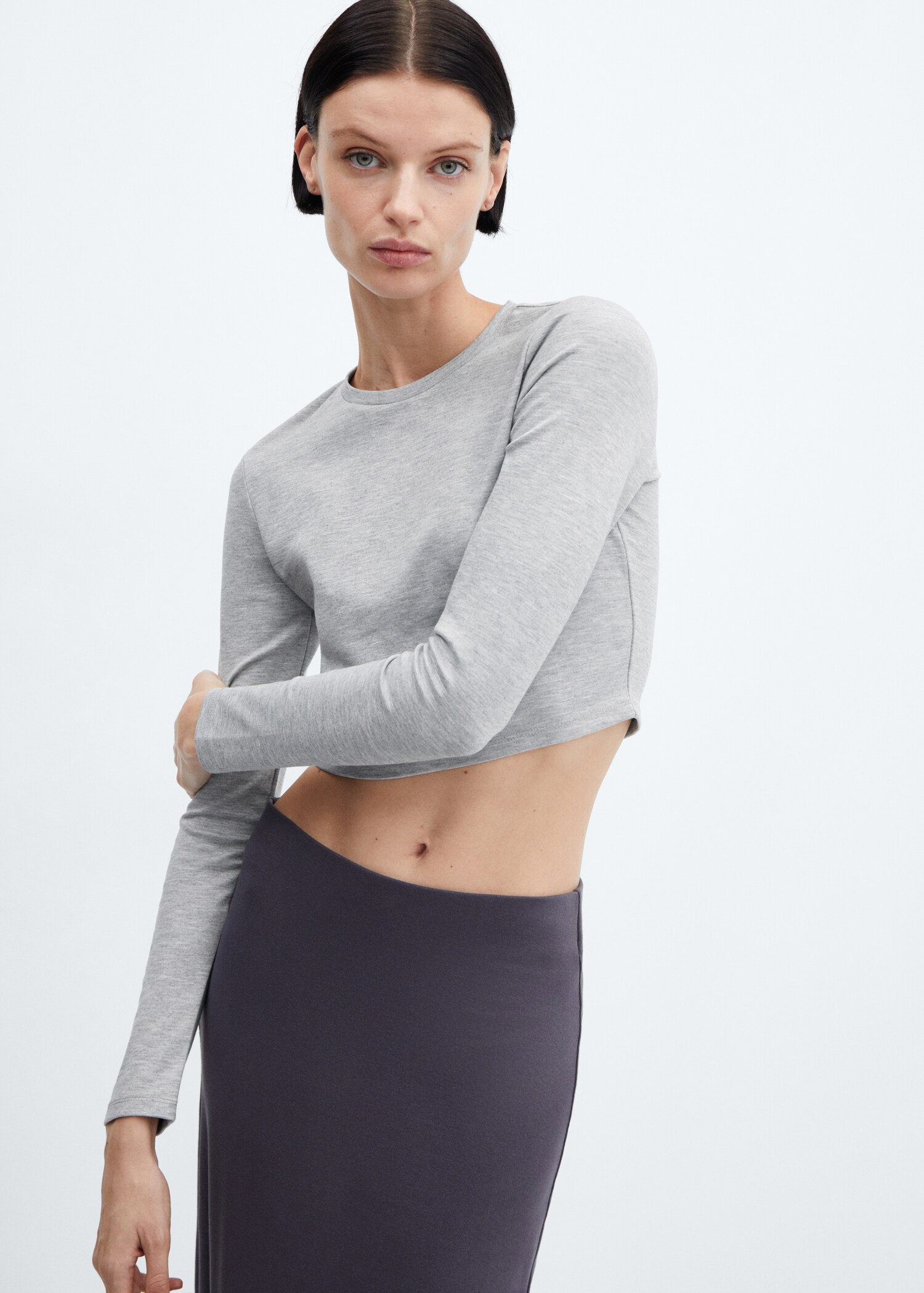 Langärmliges T-Shirt in Cropped-Länge - Mittlere Ansicht