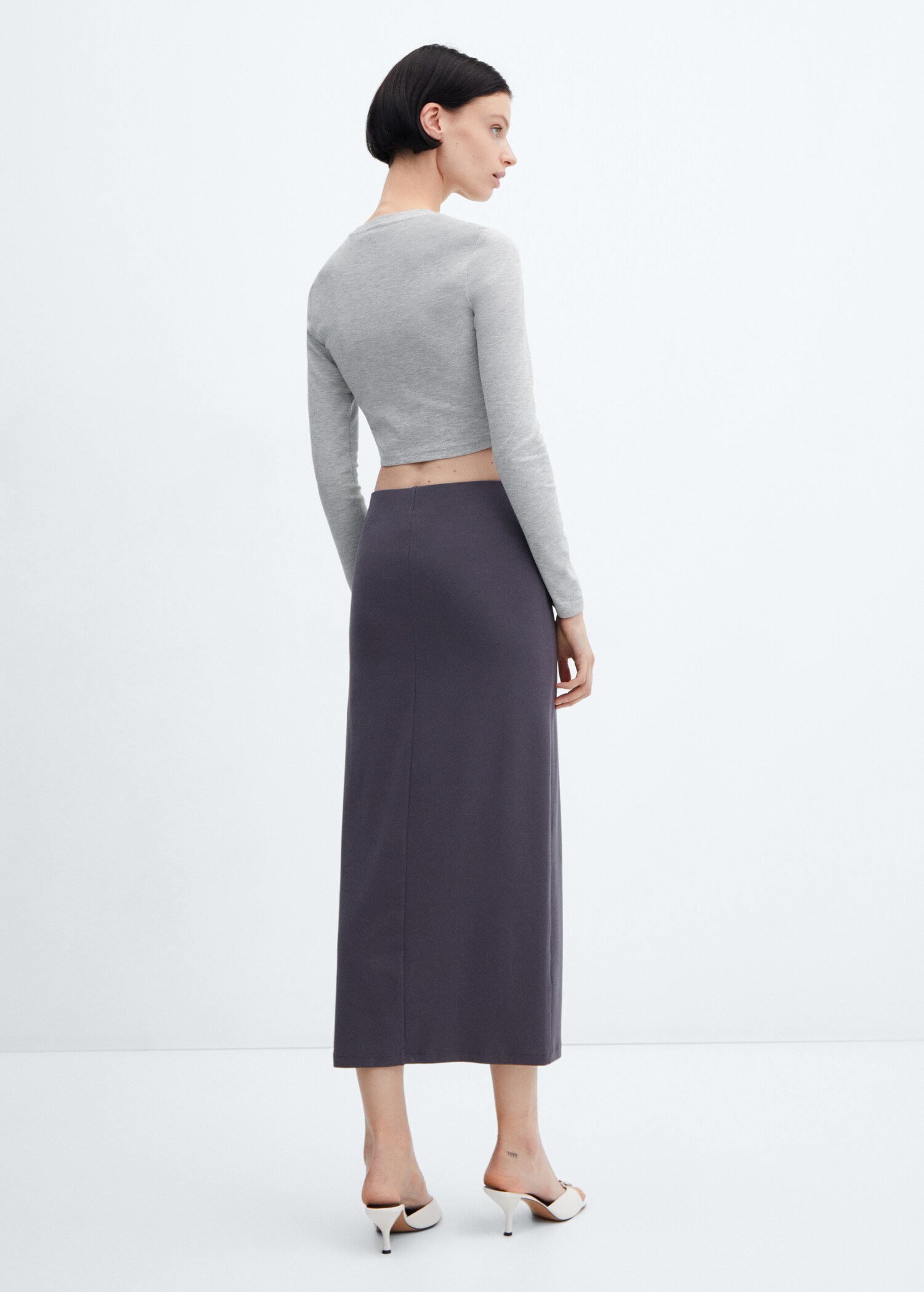 Langärmliges T-Shirt in Cropped-Länge - Rückseite des Artikels
