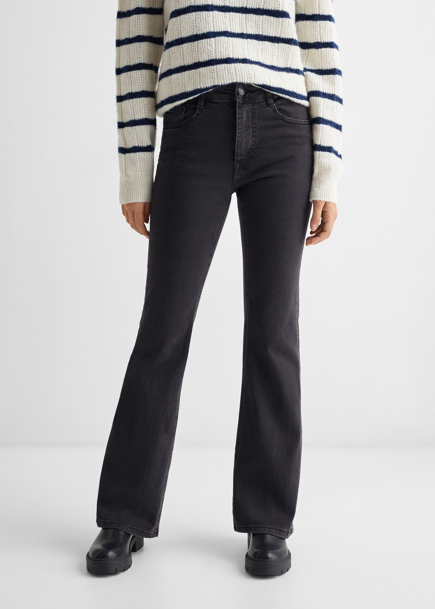 Flared finished jeans - Details of the article 1