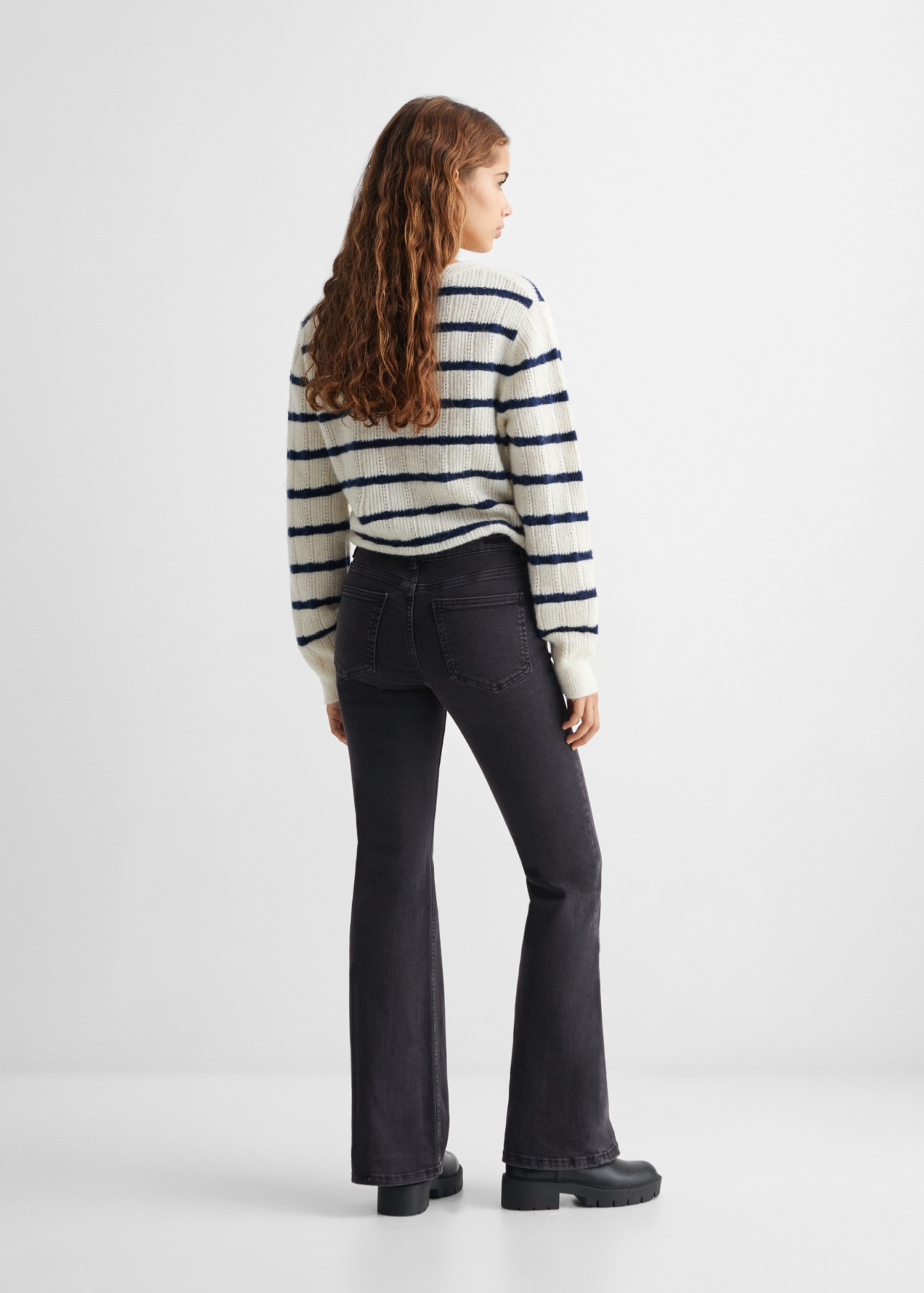 Flared finished jeans - Reverse of the article