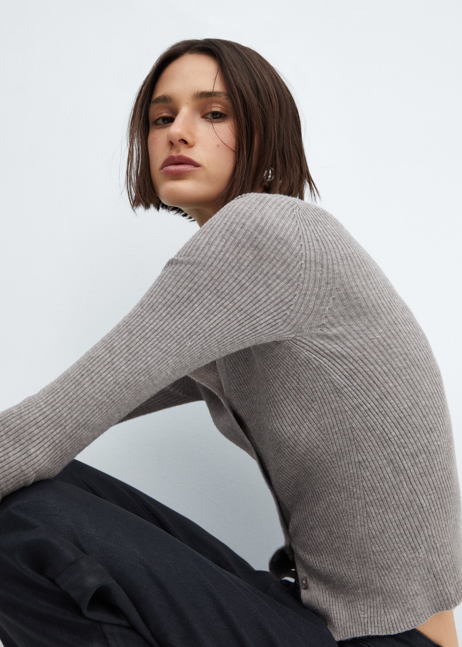 V-neck ribbed cardigan - Details of the article 2