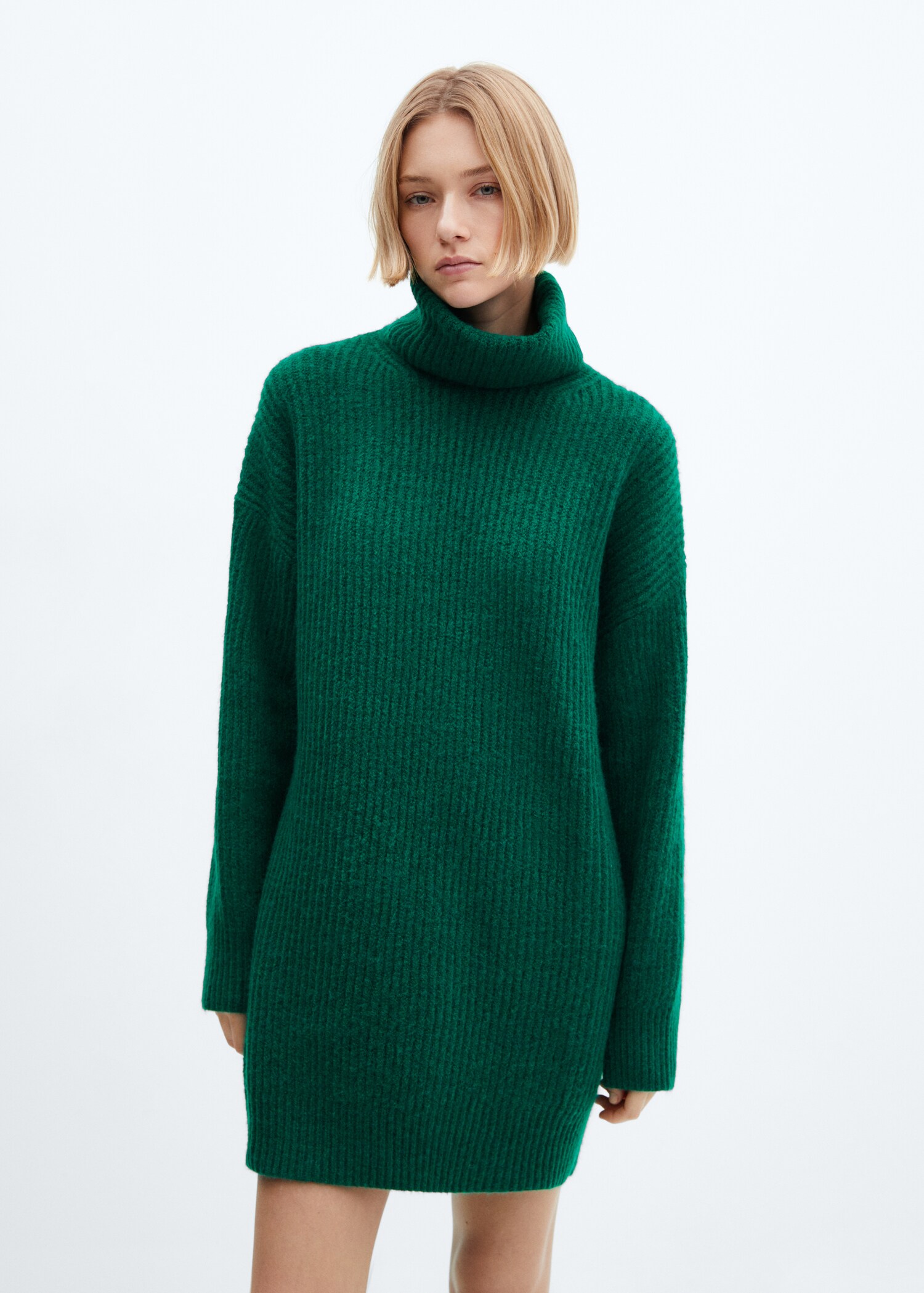 Rippkleid mit Rollkragen - Mittlere Ansicht