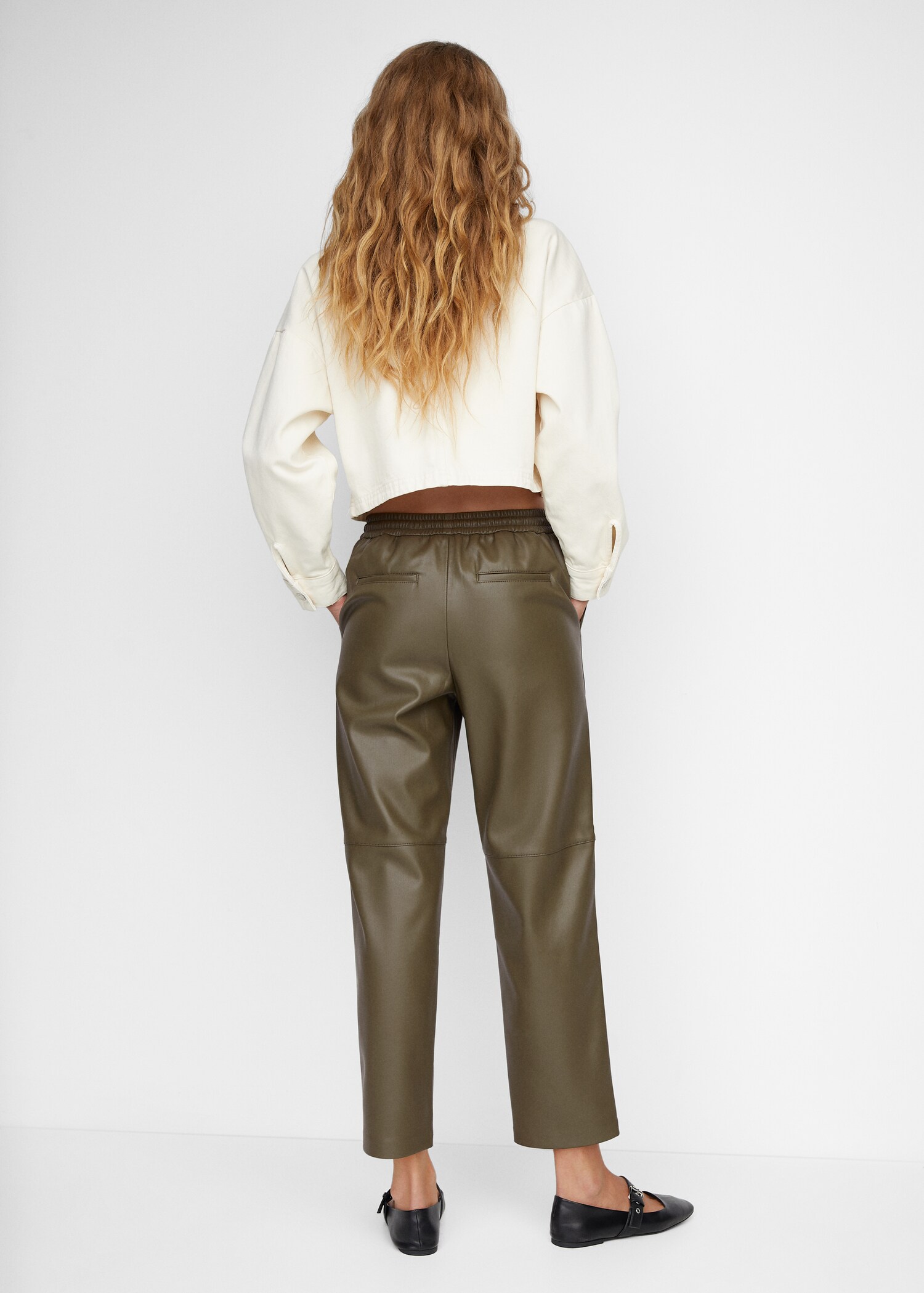 Broek met leereffect en elastische tailleband - Achterkant van het artikel