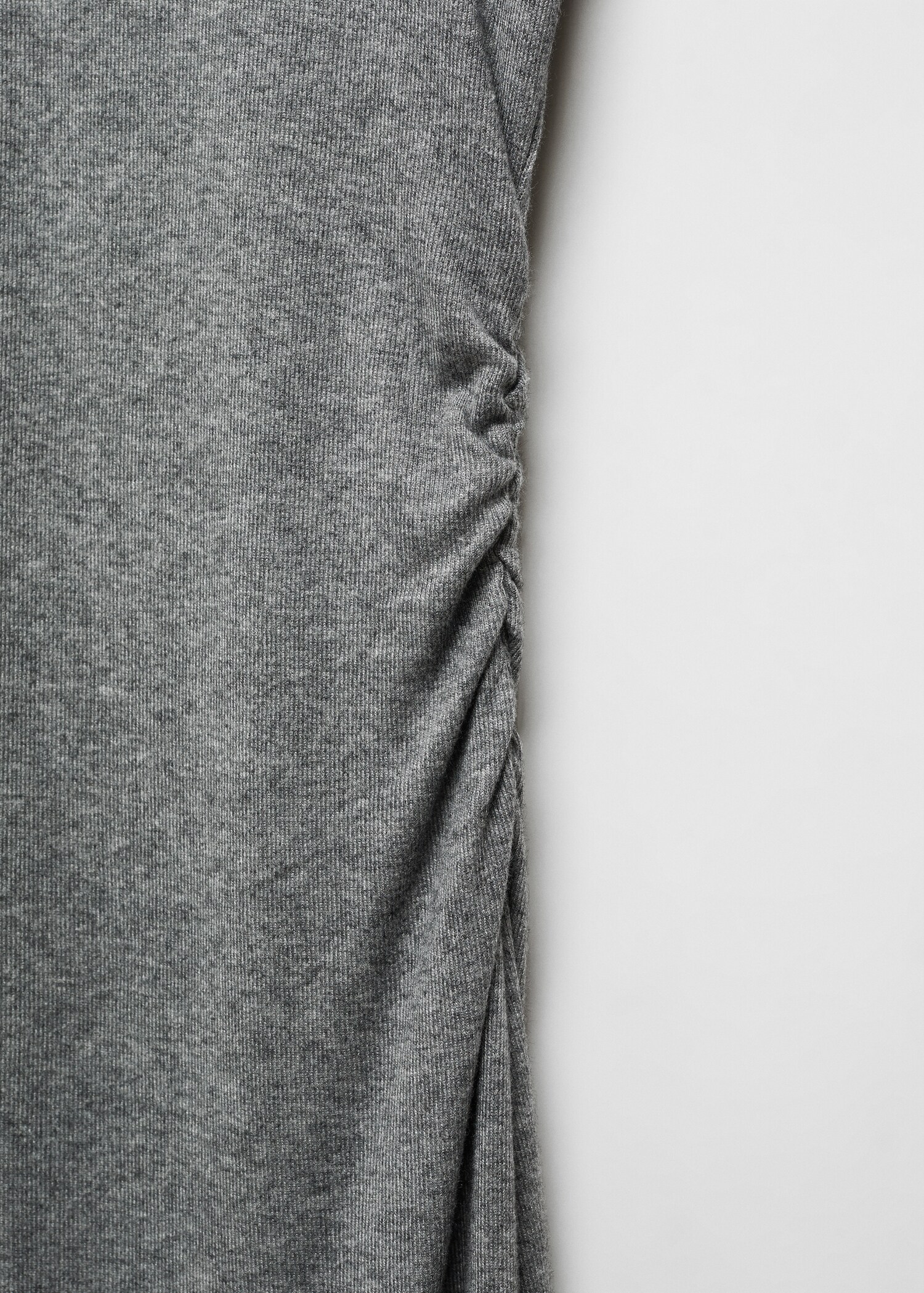 Kleid mit gerafften Details - Detail des Artikels 8