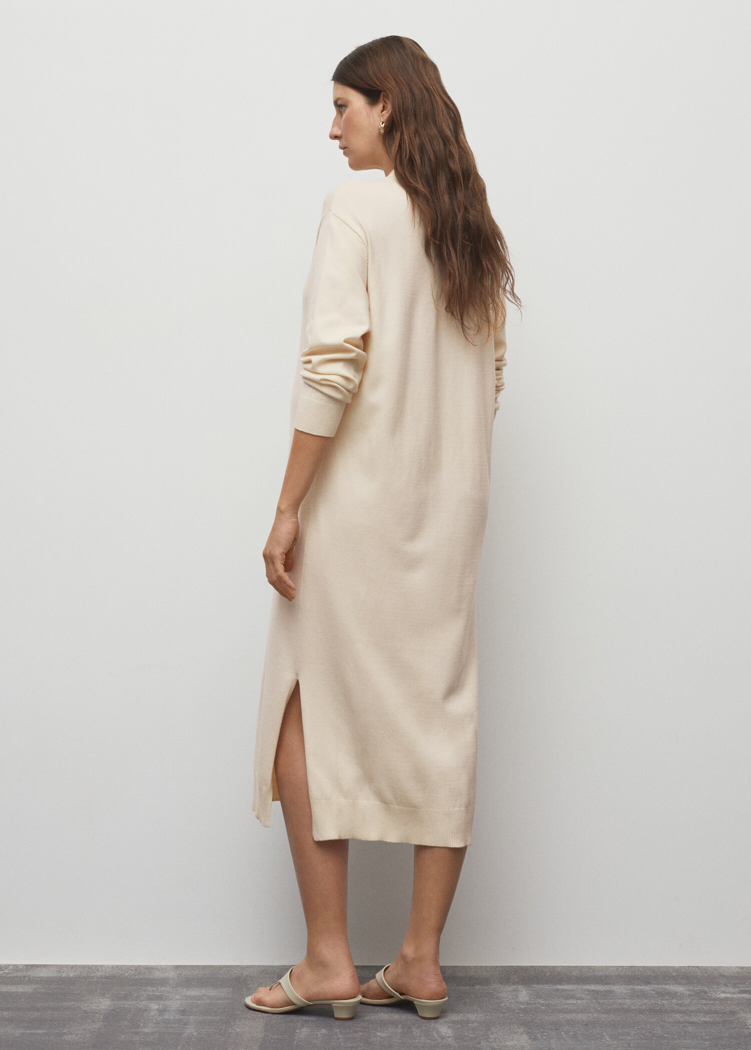 Strickkleid mit Rundhalsausschnitt - Rückseite des Artikels