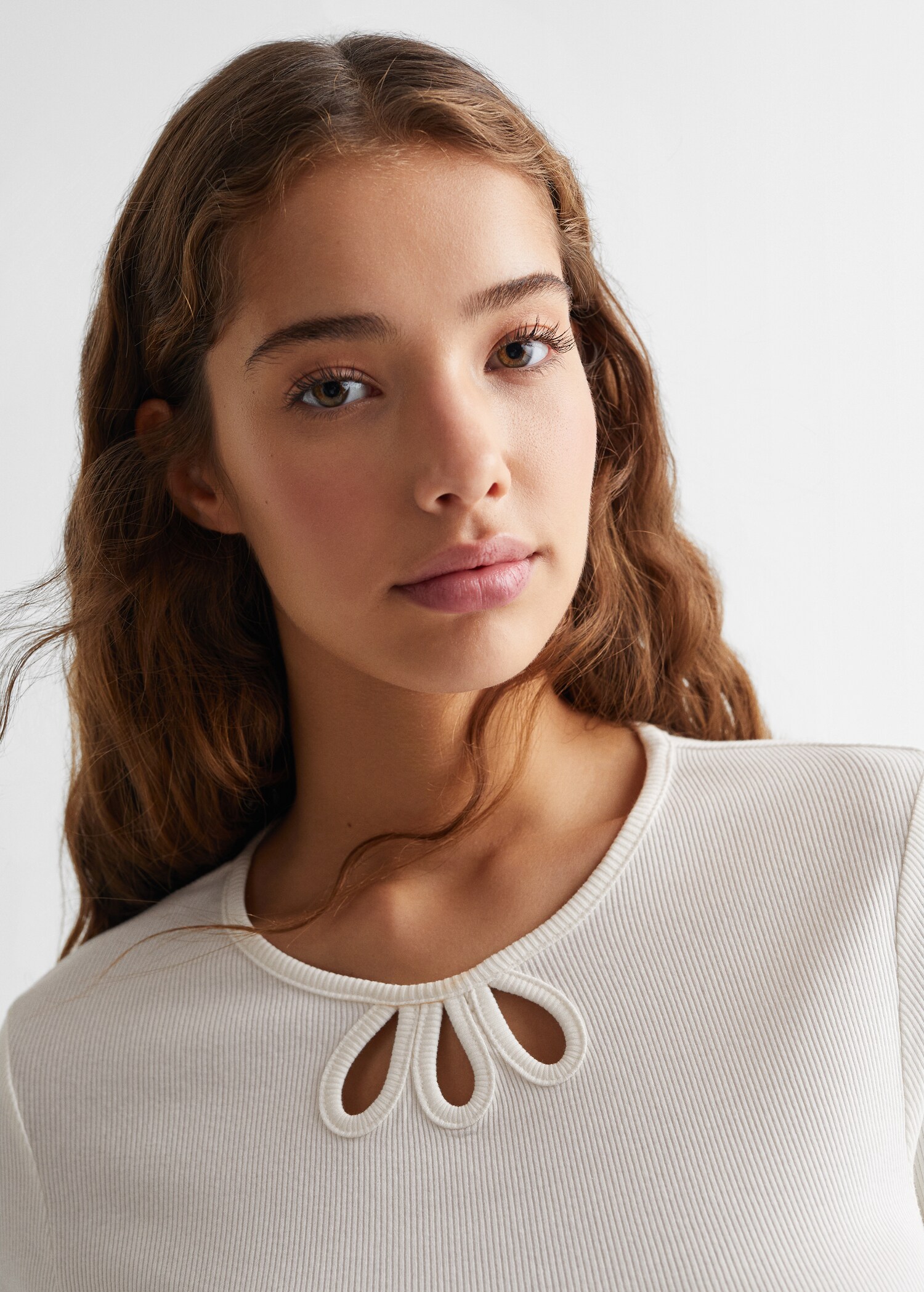 Long-sleeve t-shirt with cut-out - Details of the article 1