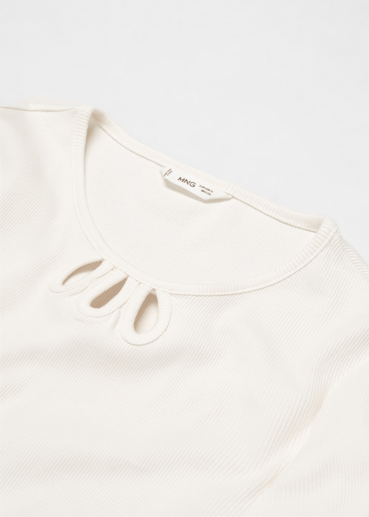 Long-sleeve t-shirt with cut-out - Details of the article 8