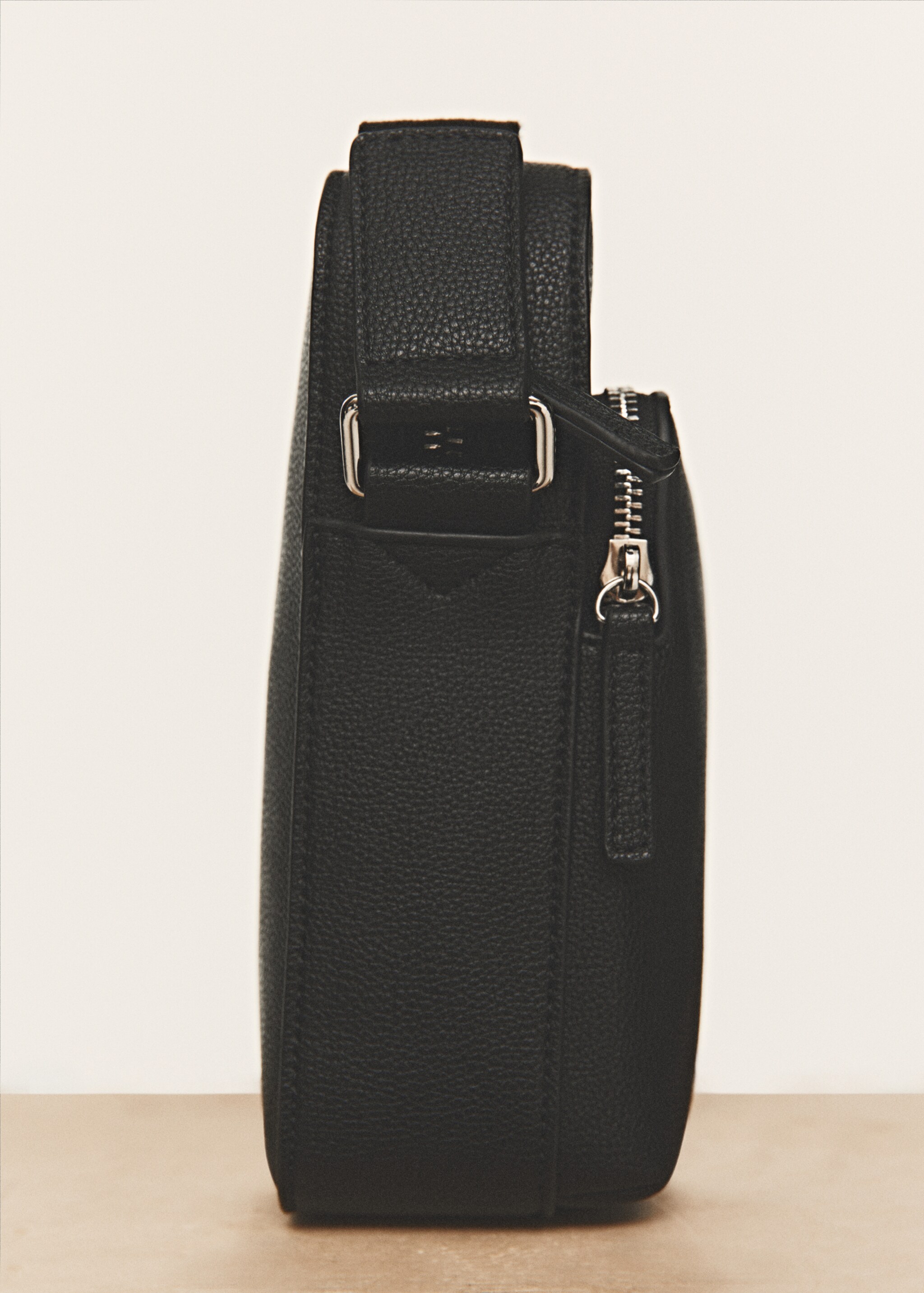 Leather-effect shoulder bag - Details of the article 5