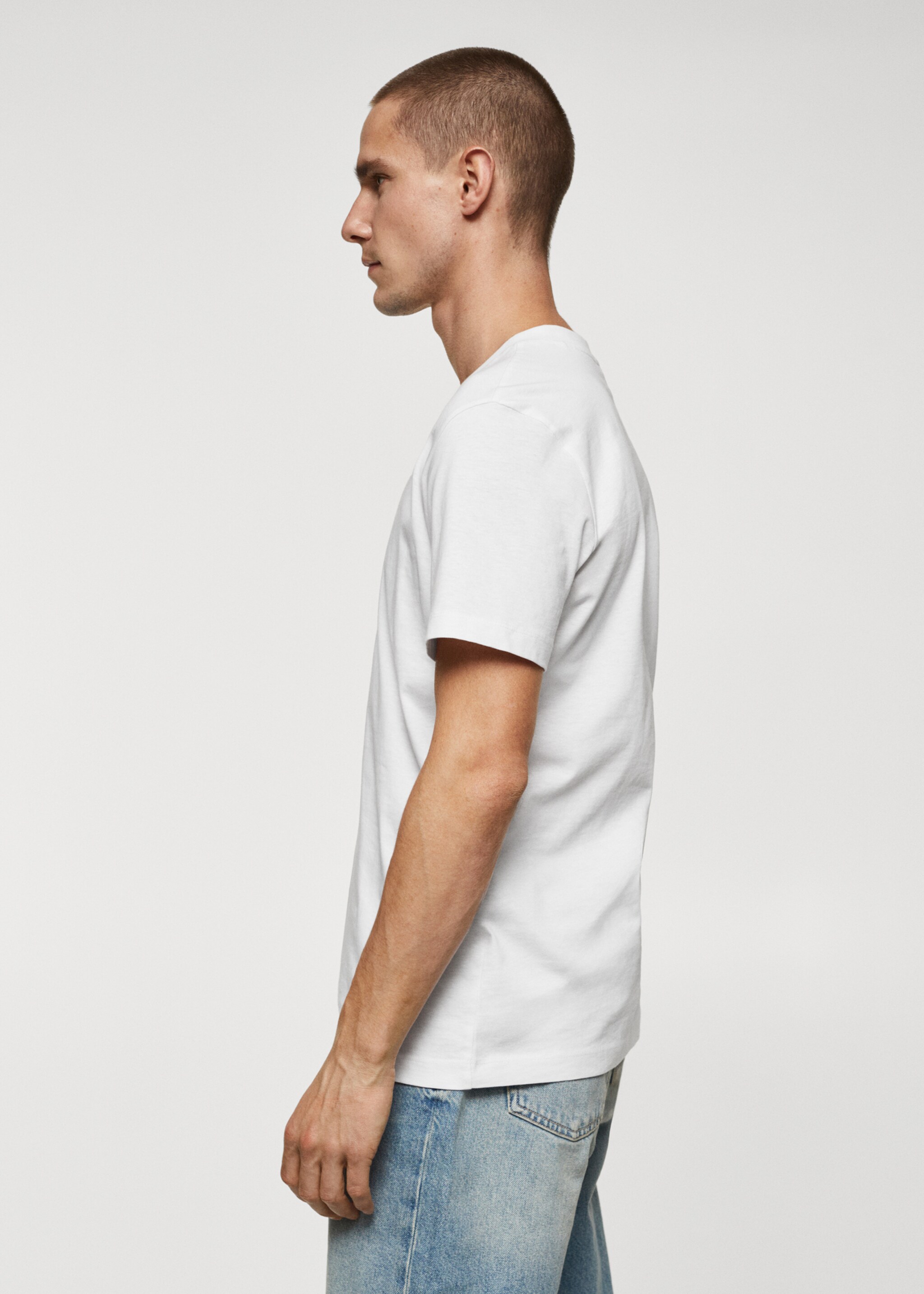 T-shirt basique coton col V - Détail de l'article 2, Blanc. Ref: 67090643-00.