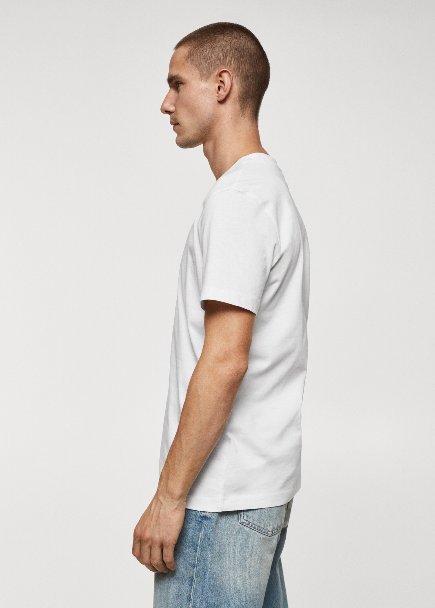 V-ringad t-shirt i bomull - Detaljer om artikeln 2
