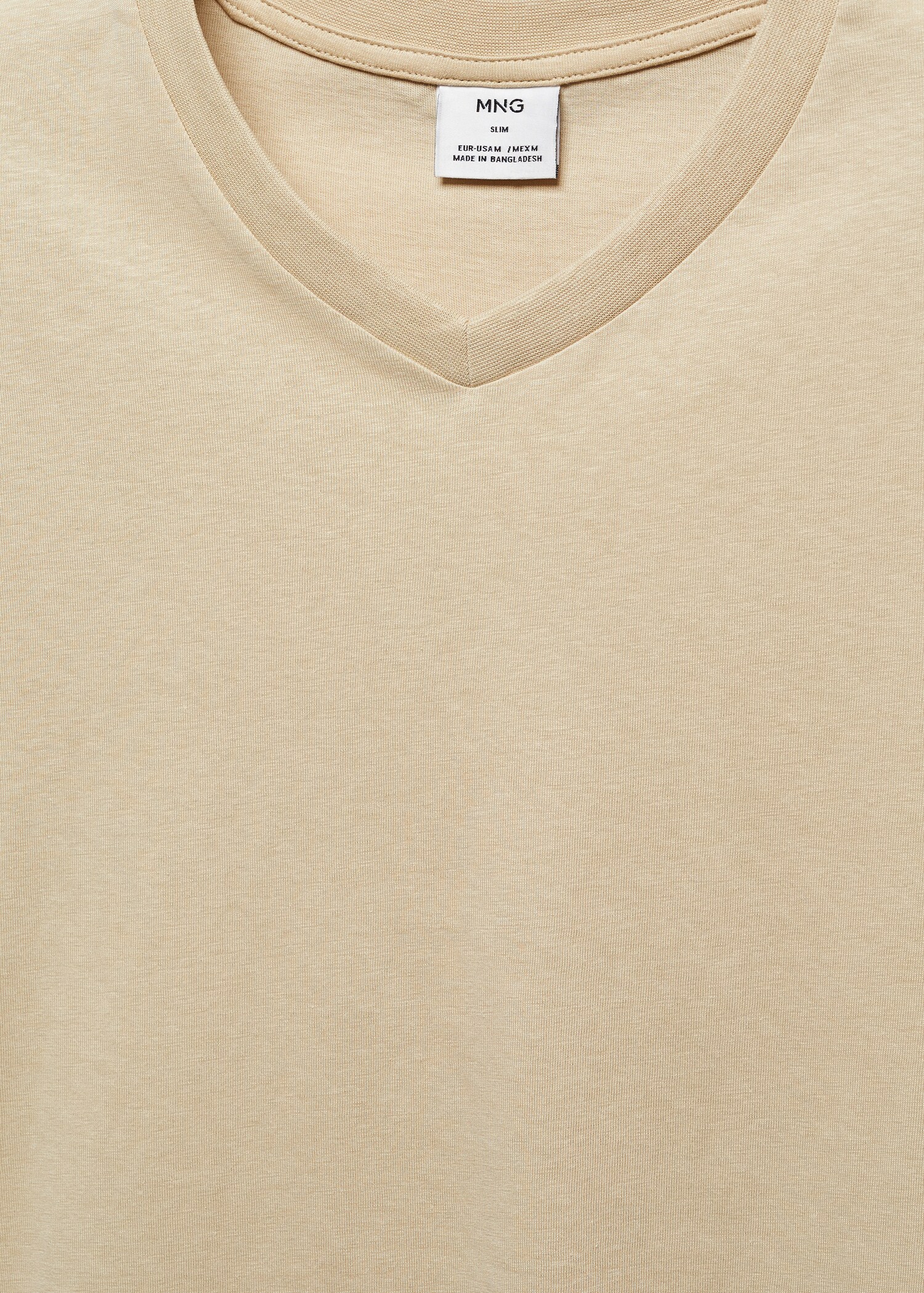 V-ringad t-shirt i bomull - Detaljer om artikeln 8