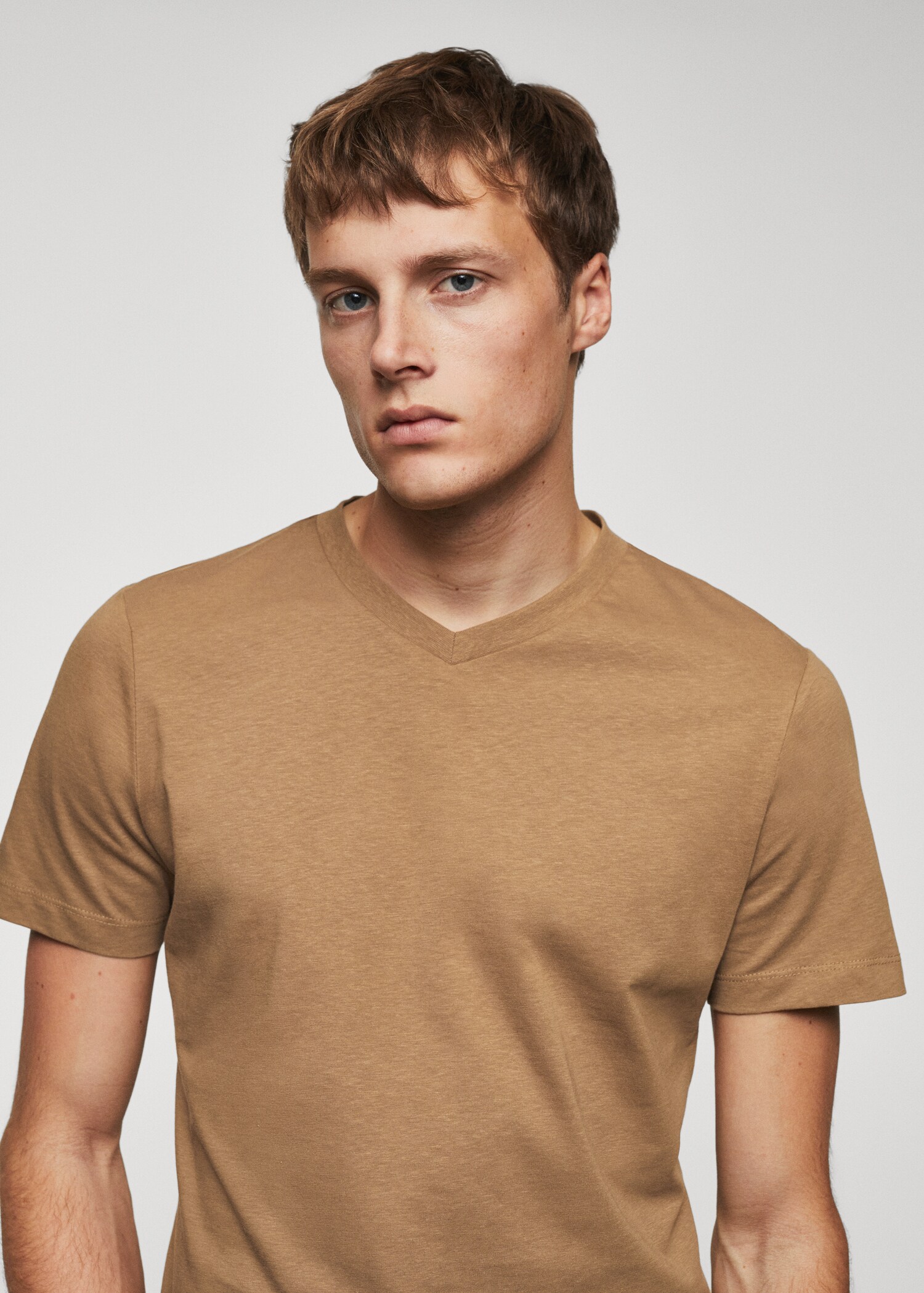 V-ringad t-shirt i bomull - Detaljer om artikeln 1