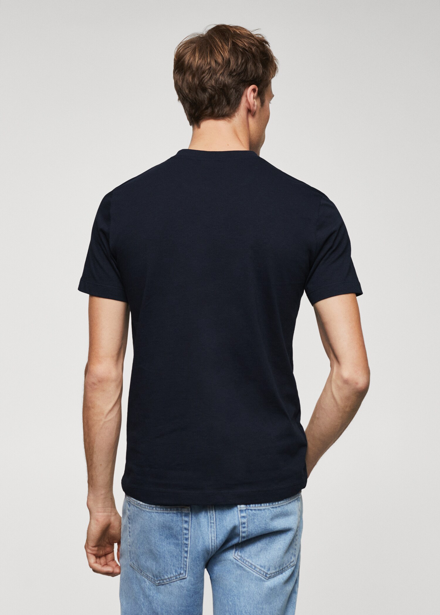 V-ringad t-shirt i bomull - Artikelns baksida