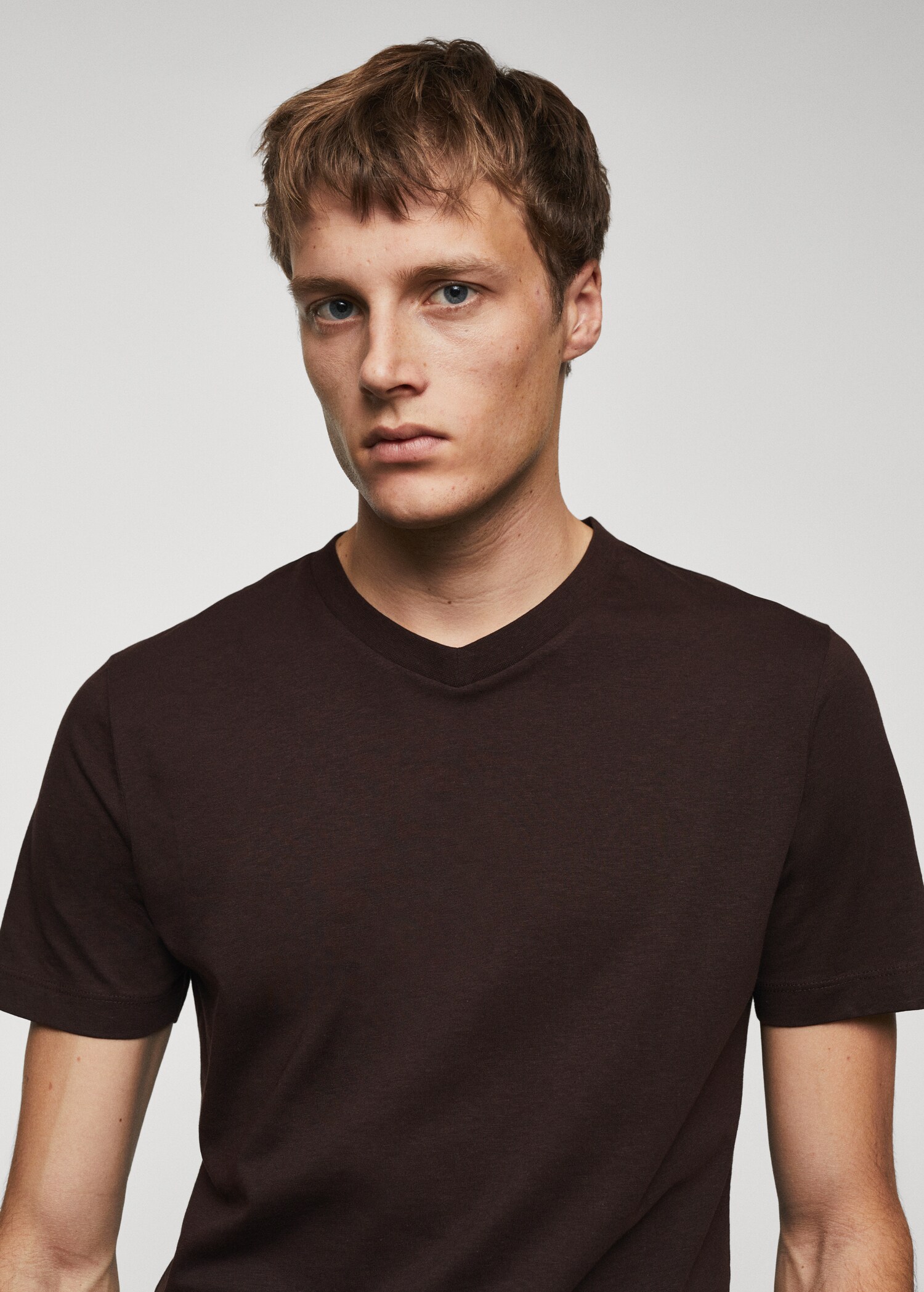 V-ringad t-shirt i bomull - Detaljer om artikeln 1