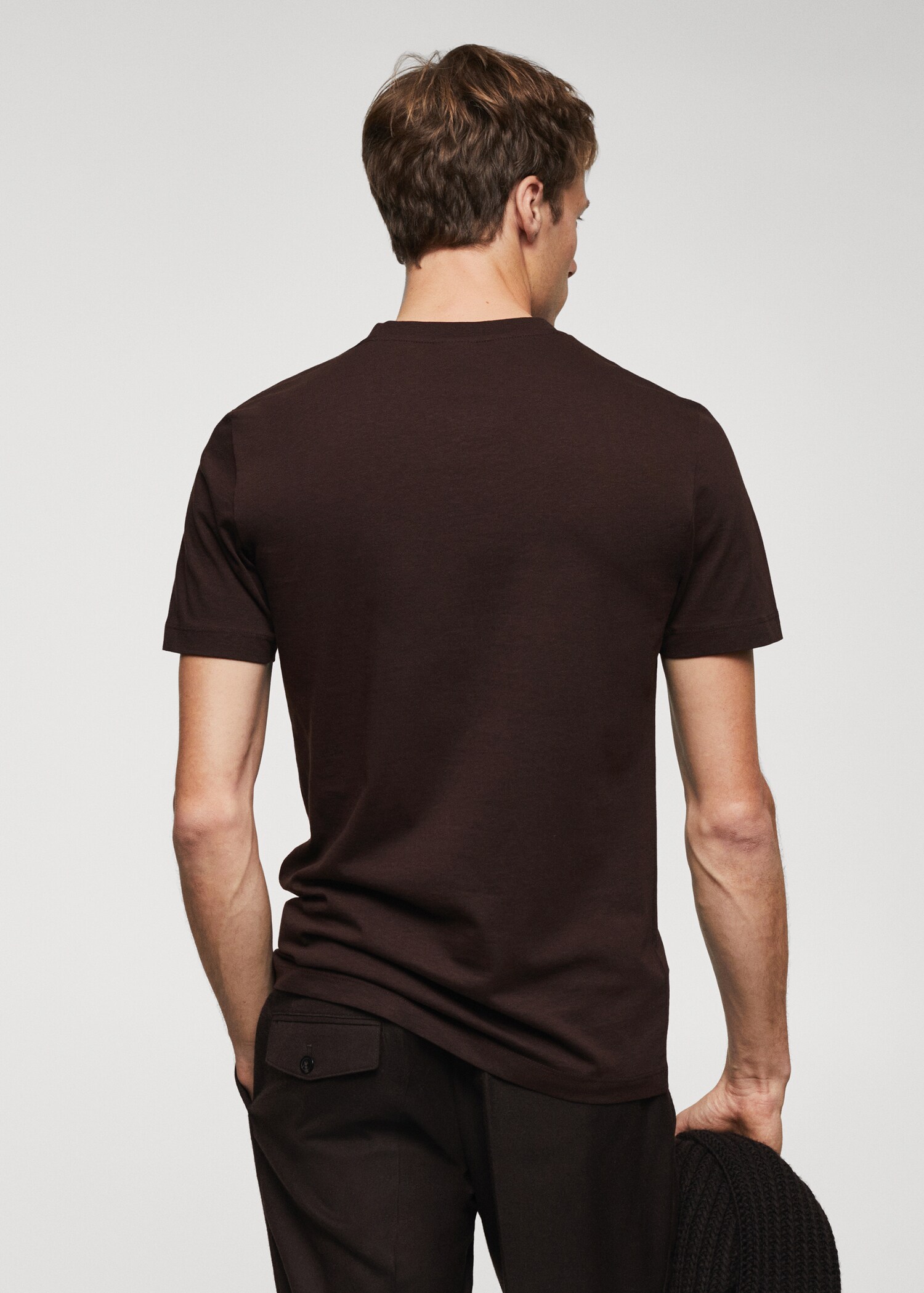V-ringad t-shirt i bomull - Artikelns baksida