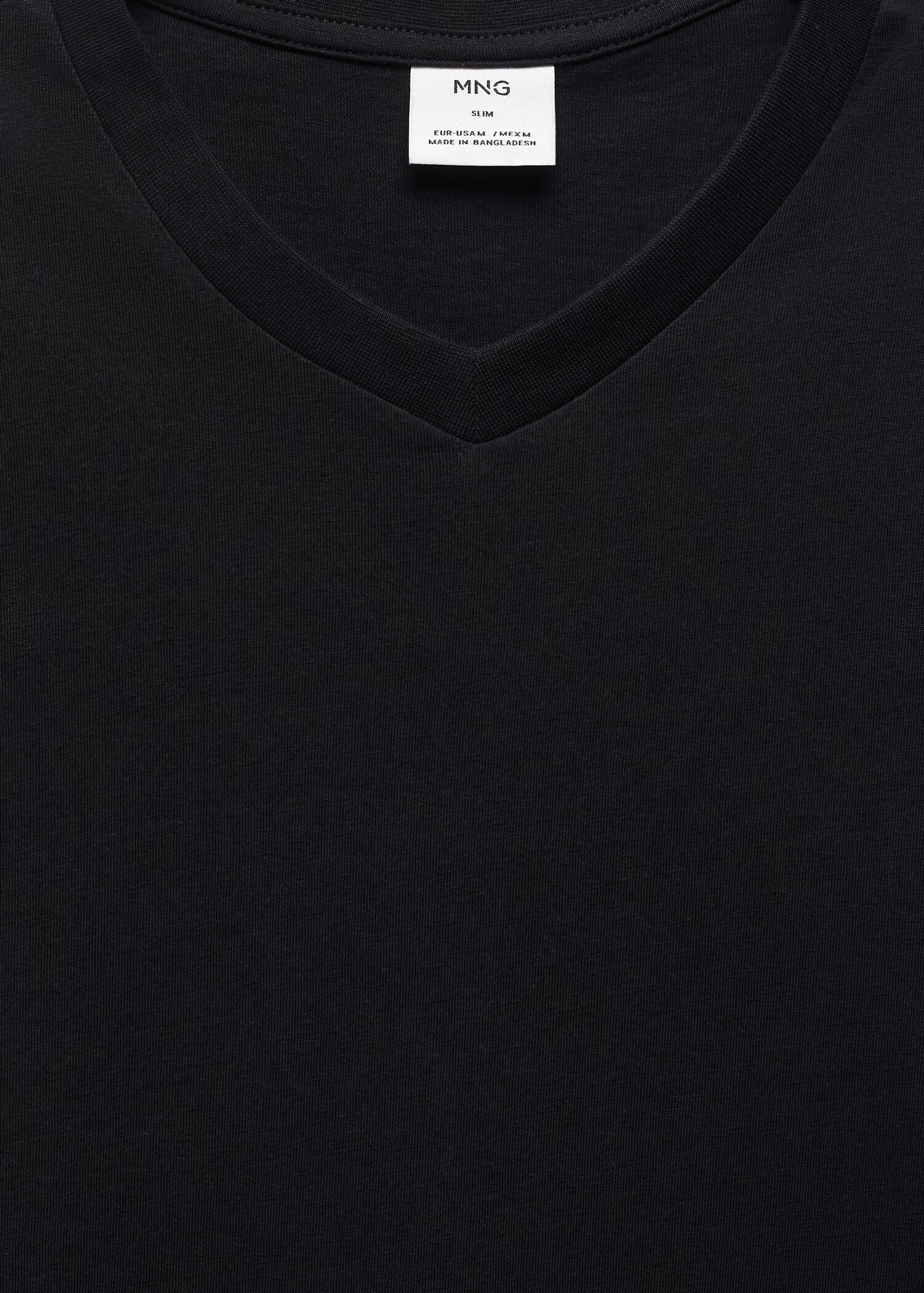 V-ringad t-shirt i bomull - Detaljer om artikeln 8