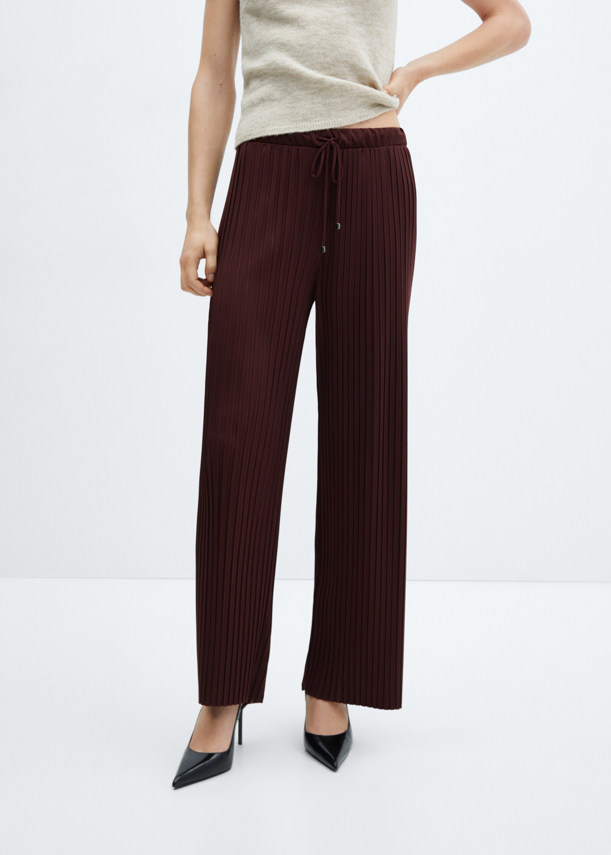 Pantalon droit plissé - Plan moyen