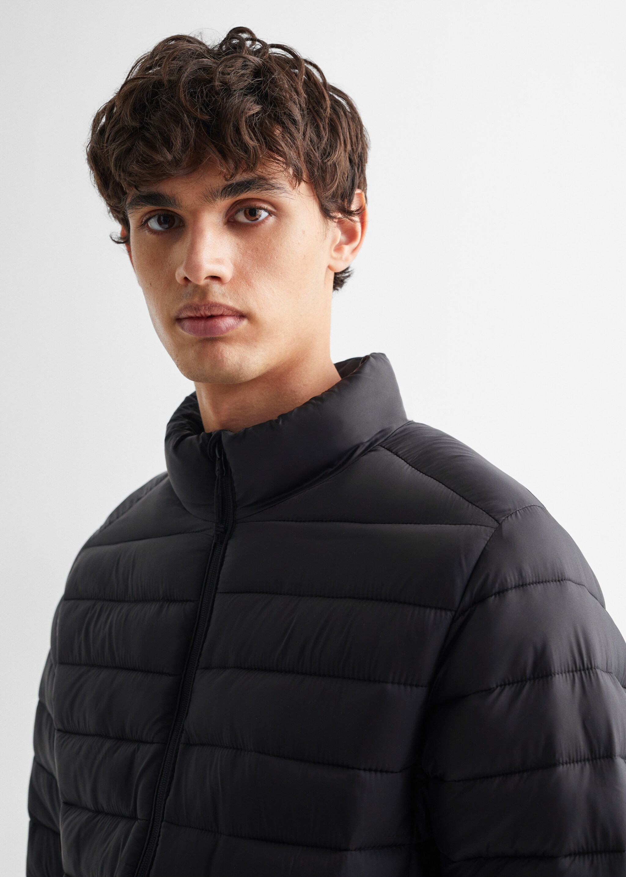 Anorak acolchado cremallera - Detalle del artículo 1, Negro. Ref: 67090676-00.