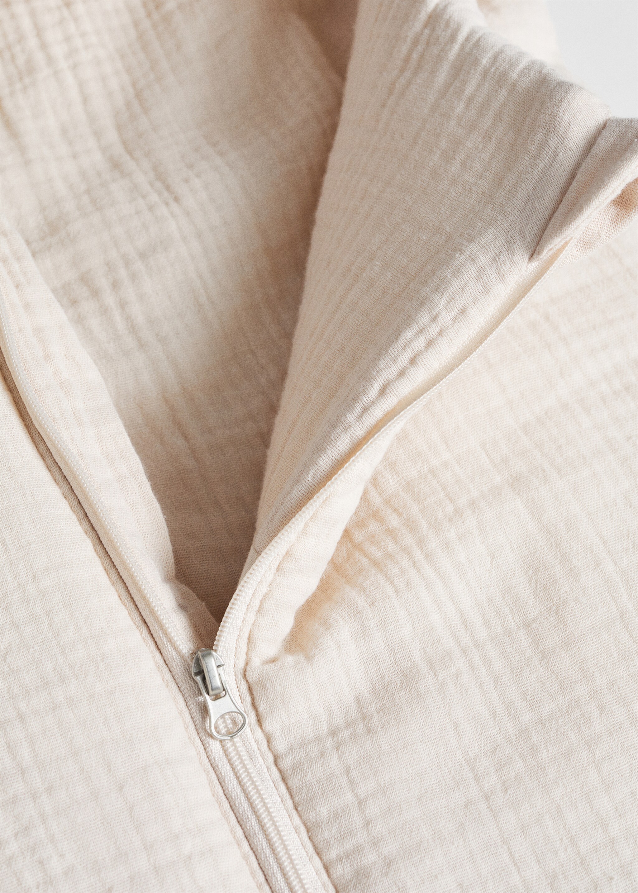 Hooded baby carrier - Details of the article 1, Sand. Ref: 67091008-00.