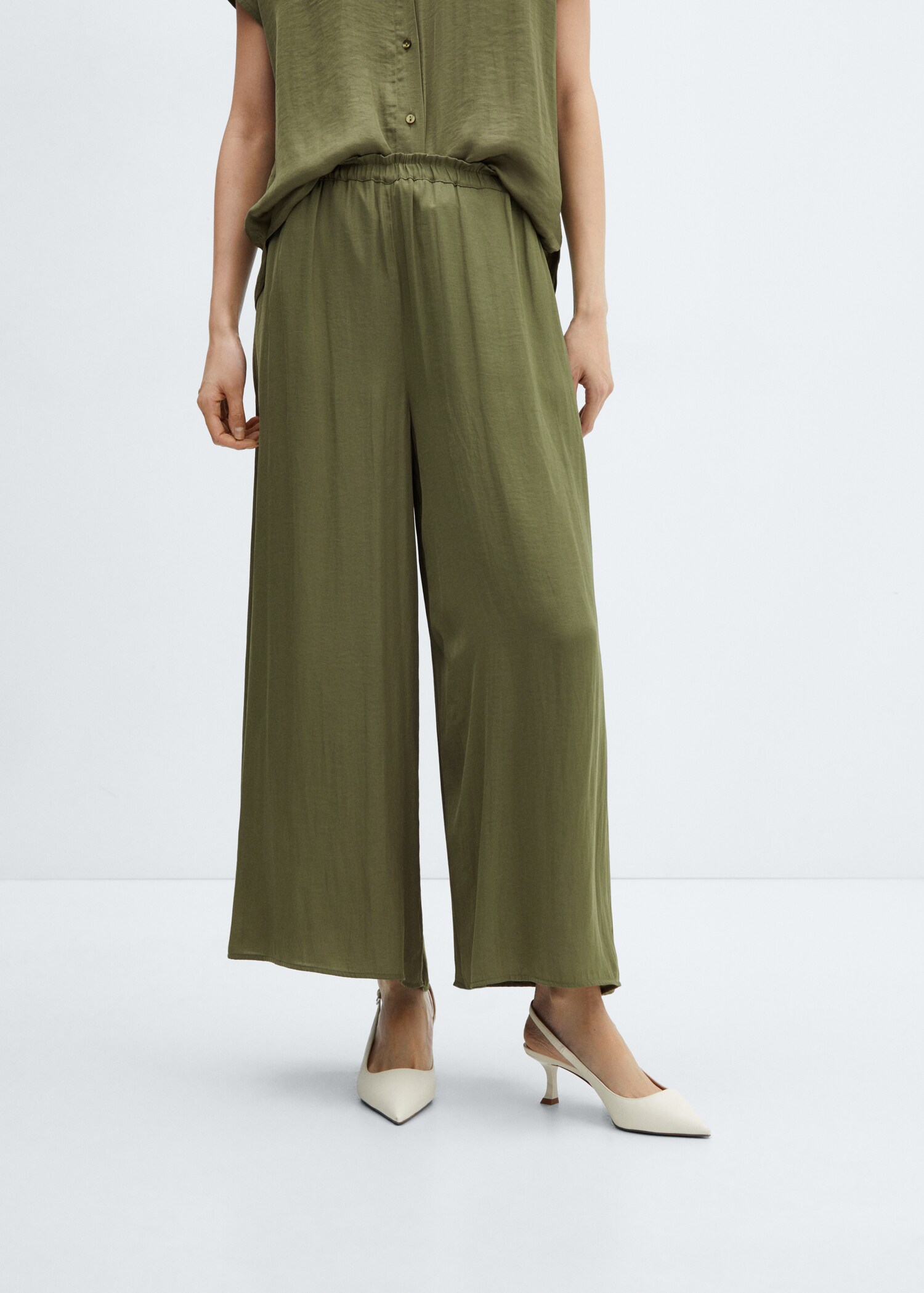 Satinierte Hose mit Stretchbund - Mittlere Ansicht