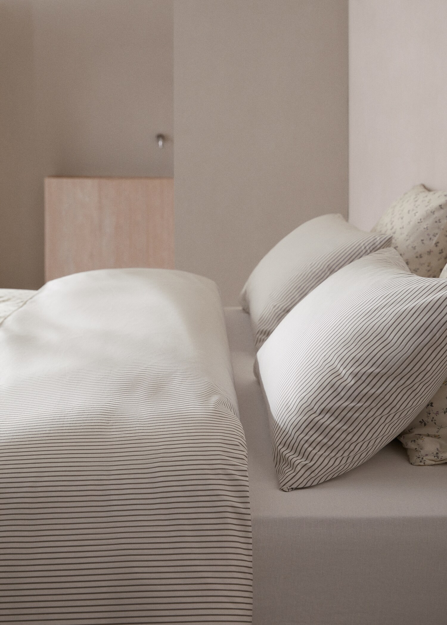 Reversible floral and stripe duvet cover Superking bed - Details of the article 7