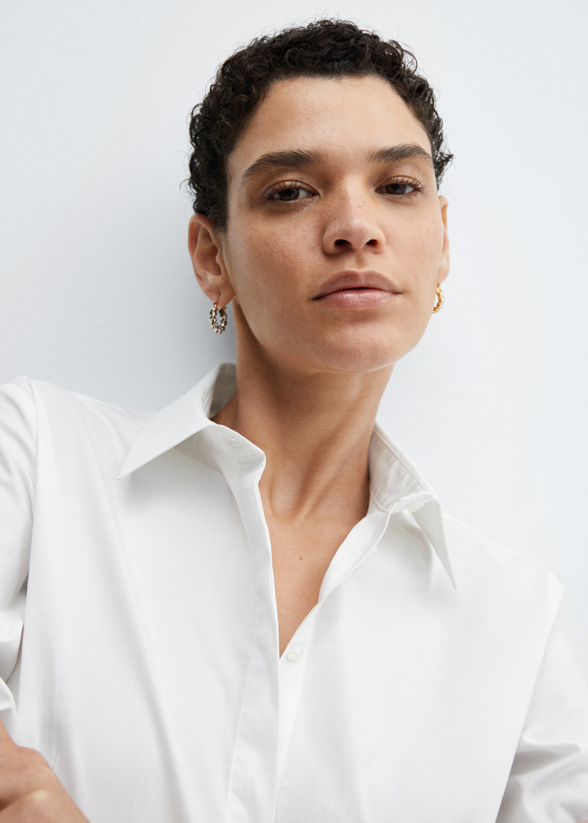 Getailleerde katoenen blouse - Detail van het artikel 1, Wit. Ref: 67093261-00.