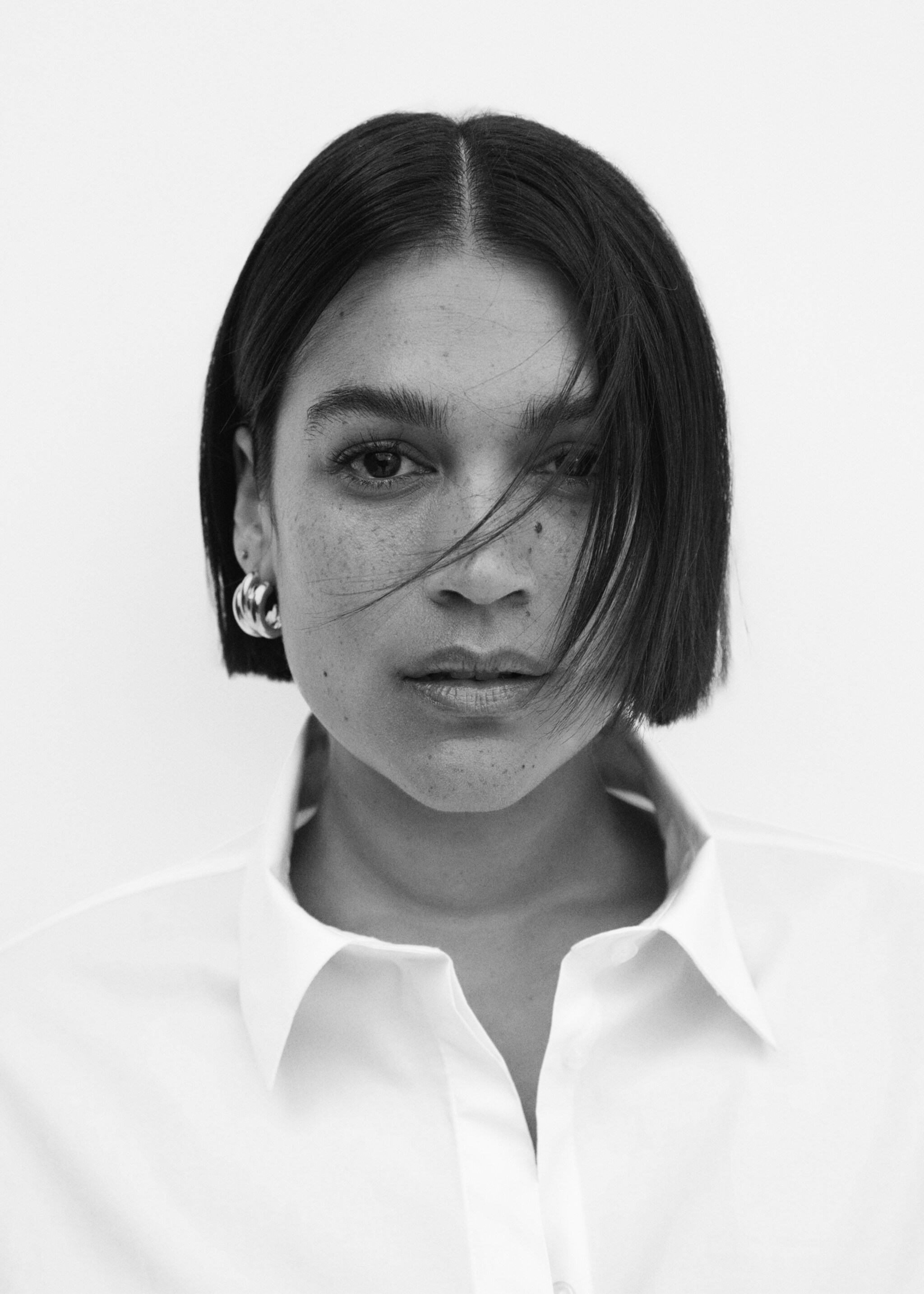 Getailleerde katoenen blouse - Detail van het artikel 4, Wit. Ref: 67093261-00.