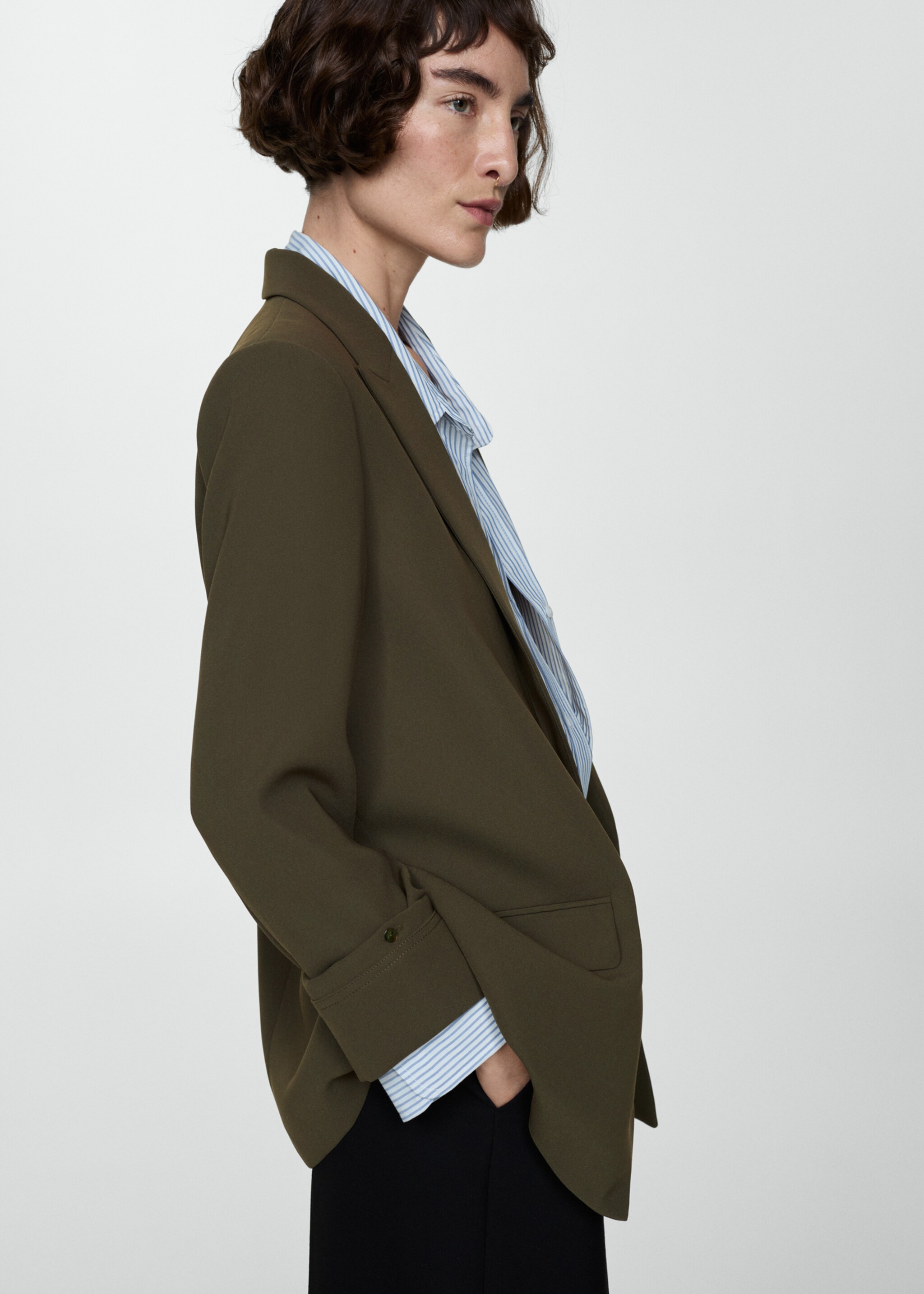 Tailored jacket with turn-down sleeves - Details of the article 6, Khaki. Ref: 67093264-00.