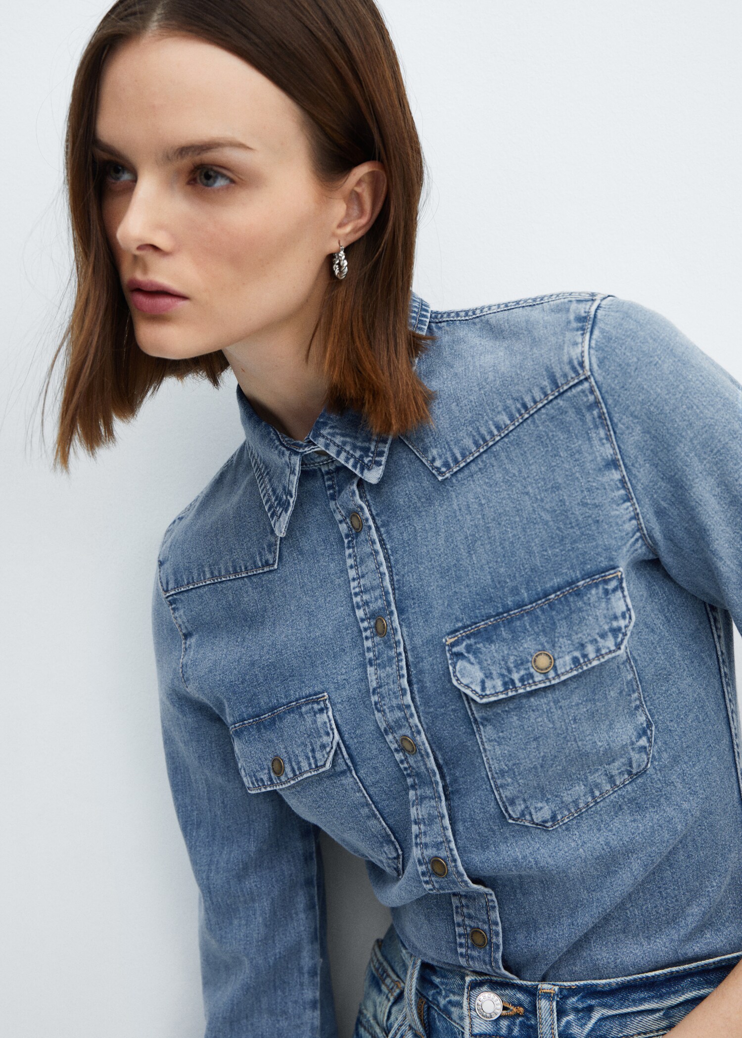 Chest-pocket denim shirt - Details of the article 1