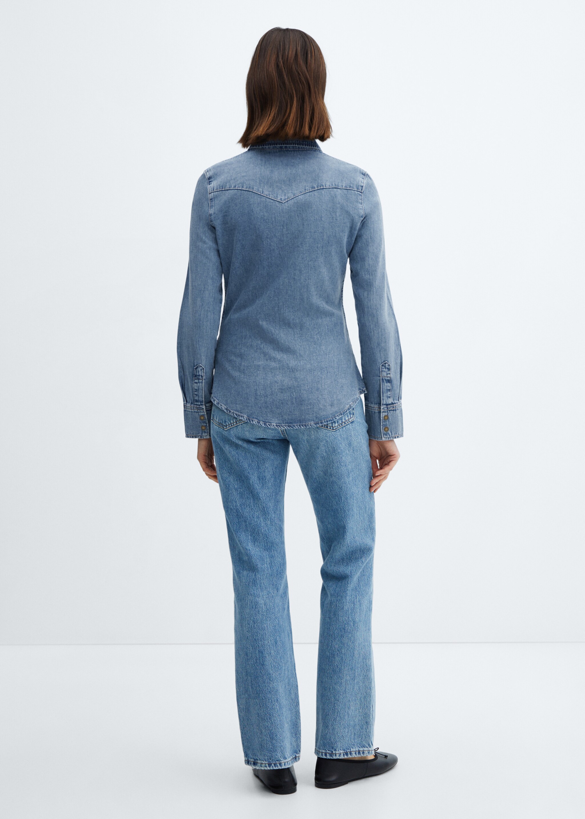 Chest-pocket denim shirt - Reverse of the article