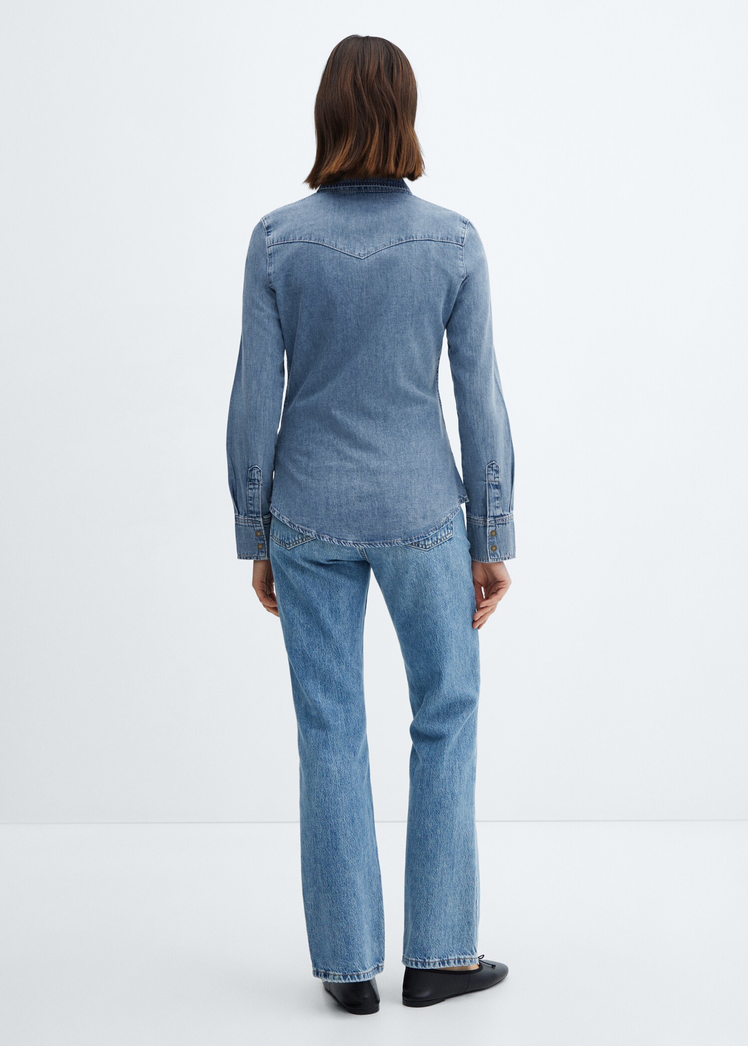 Chest-pocket denim shirt - Reverse of the article